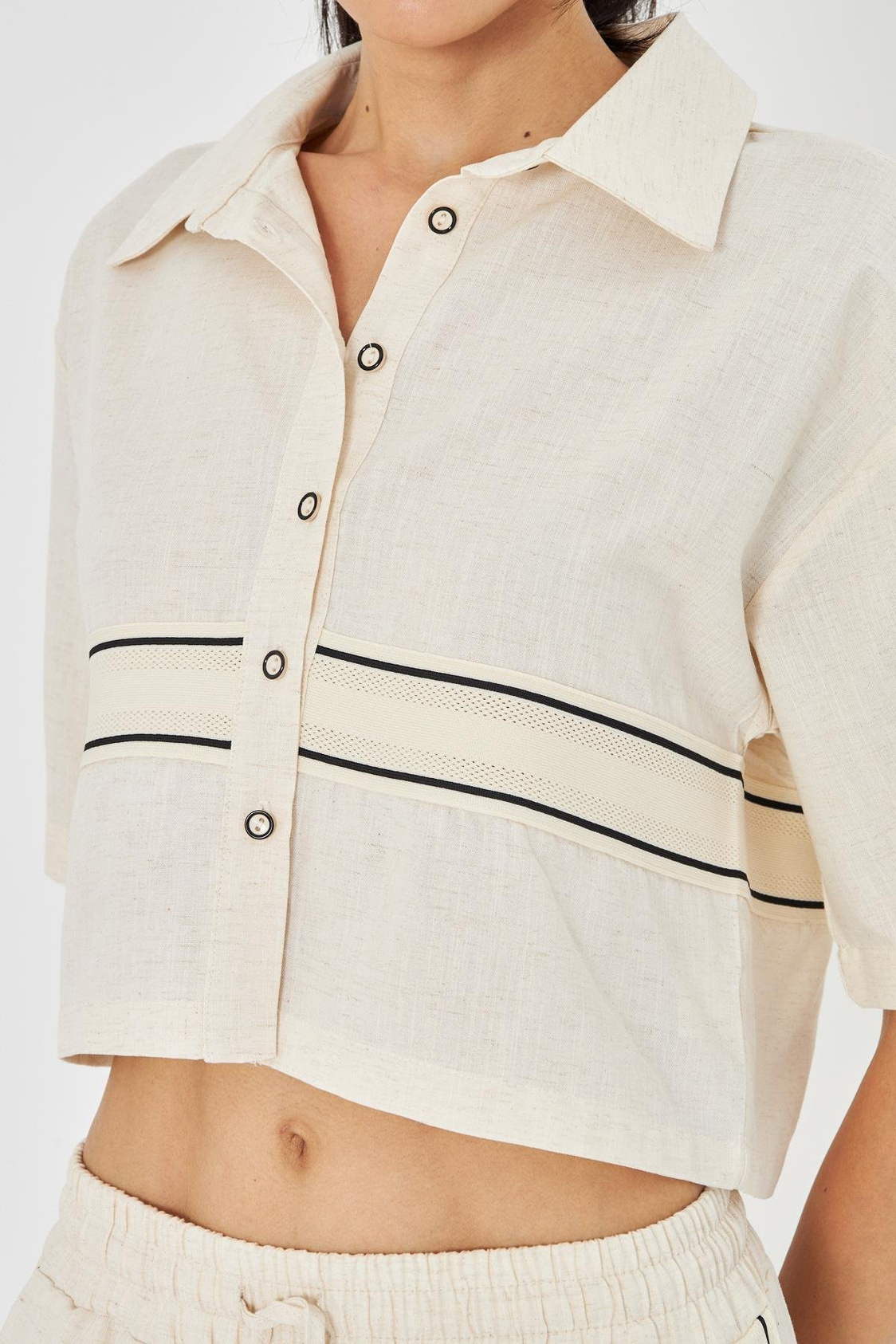 Dantel Detay Kısa Kollu Keten Görünümlü Gömlek