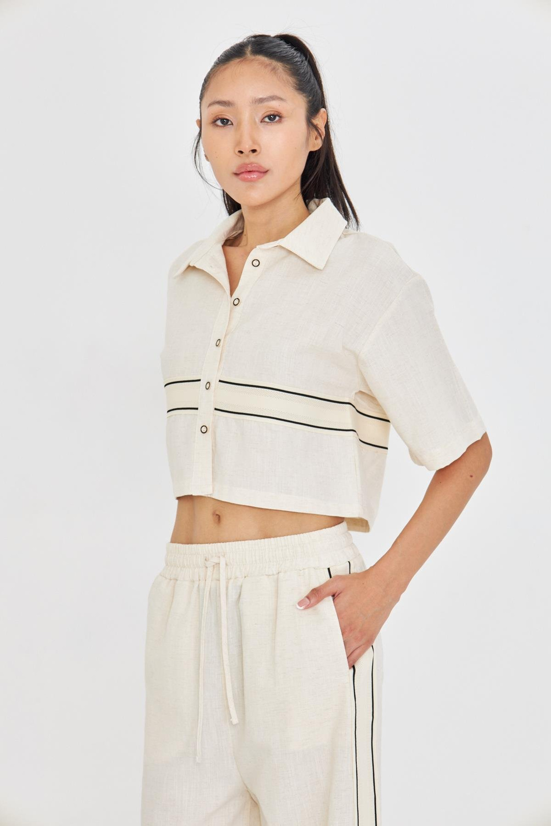 Dantel Detay Kısa Kollu Keten Görünümlü Gömlek