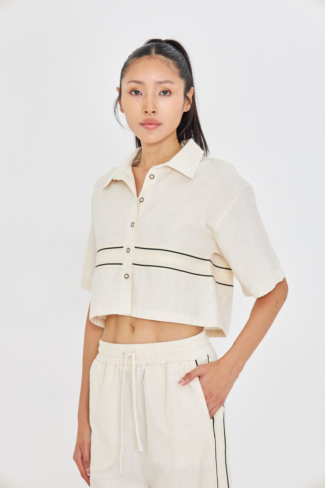 Dantel Detay Kısa Kollu Keten Görünümlü Gömlek