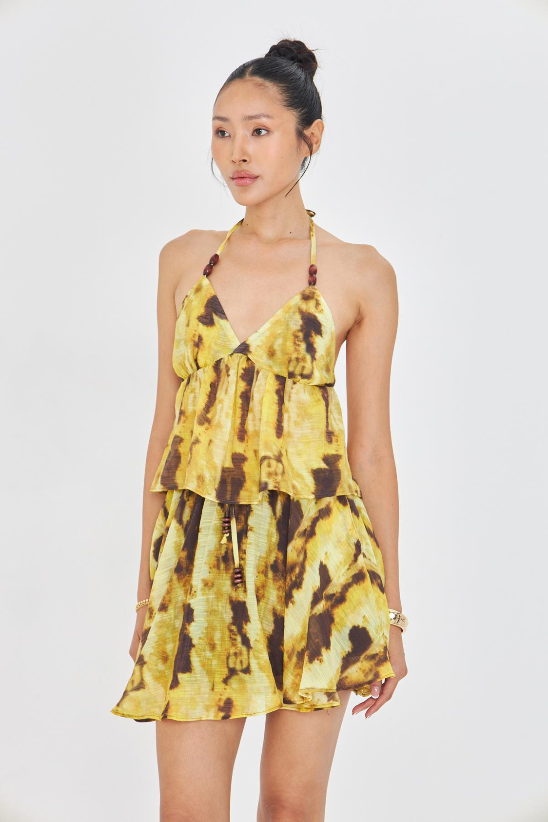 Desenli Sırt Dekolteli Boyundan Bağlamalı Bluz