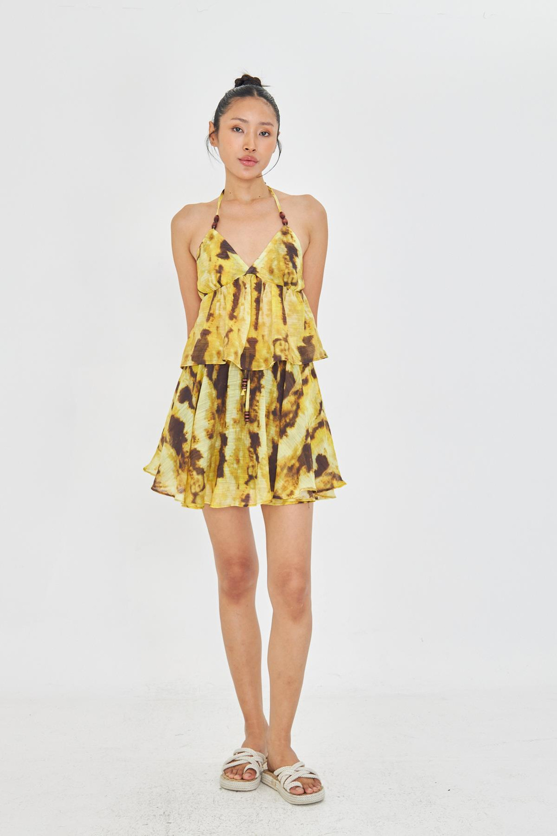 Desenli Sırt Dekolteli Boyundan Bağlamalı Bluz