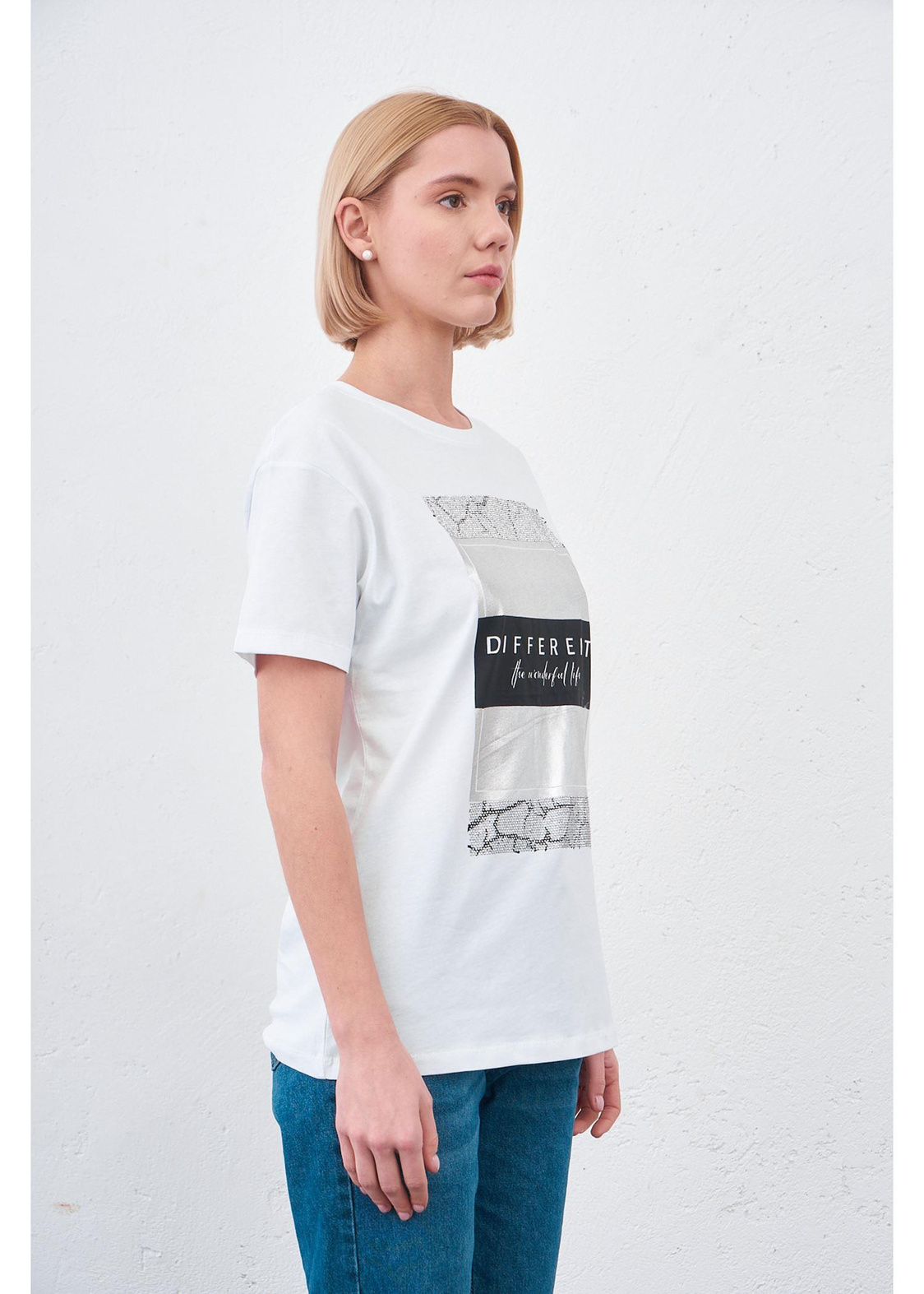 Different Baskılı T-shirt-Beyaz