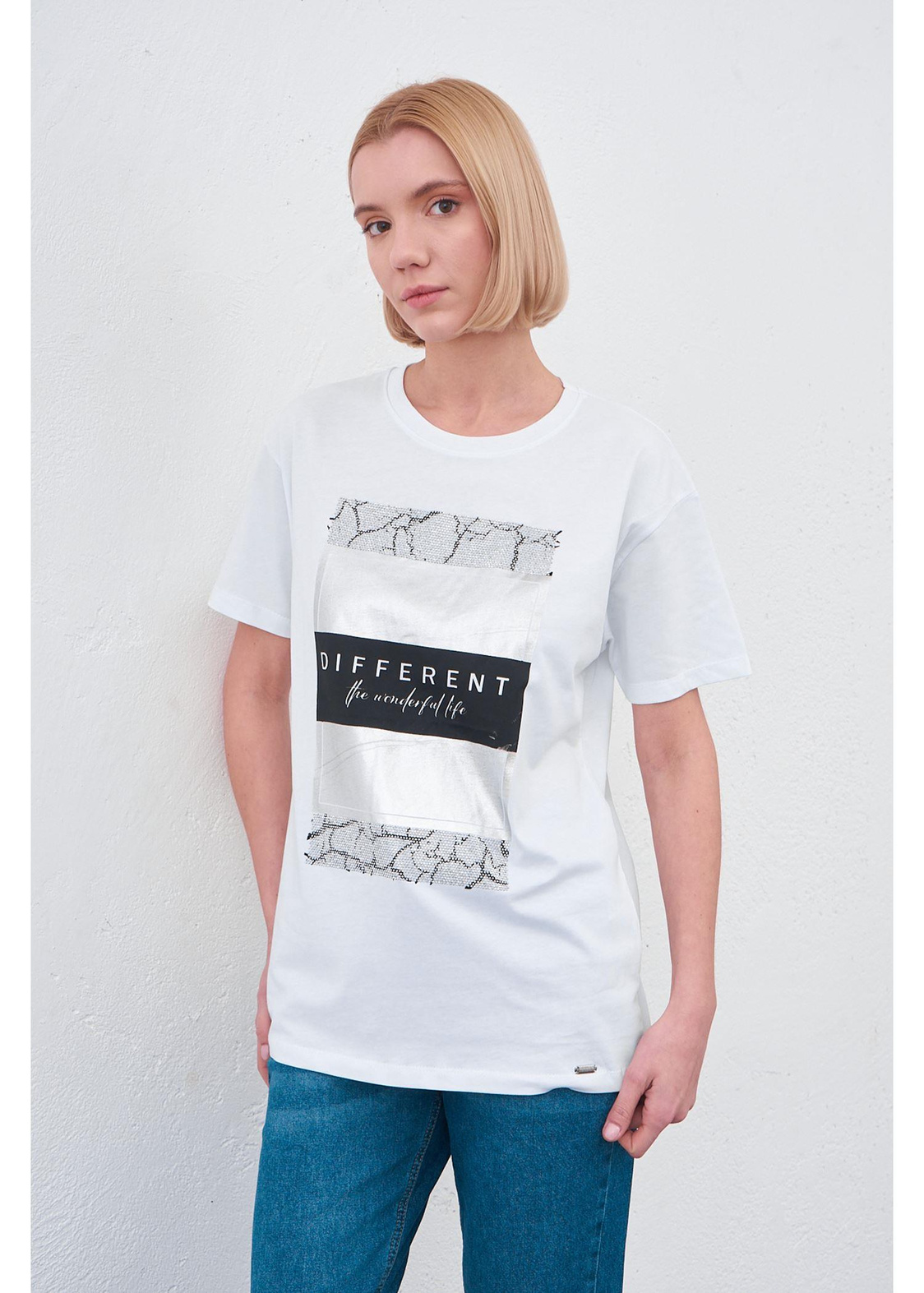 Different Baskılı T-shirt-Beyaz