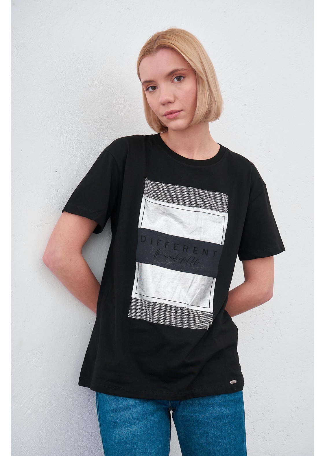 Different Baskılı T-shirt-Siyah