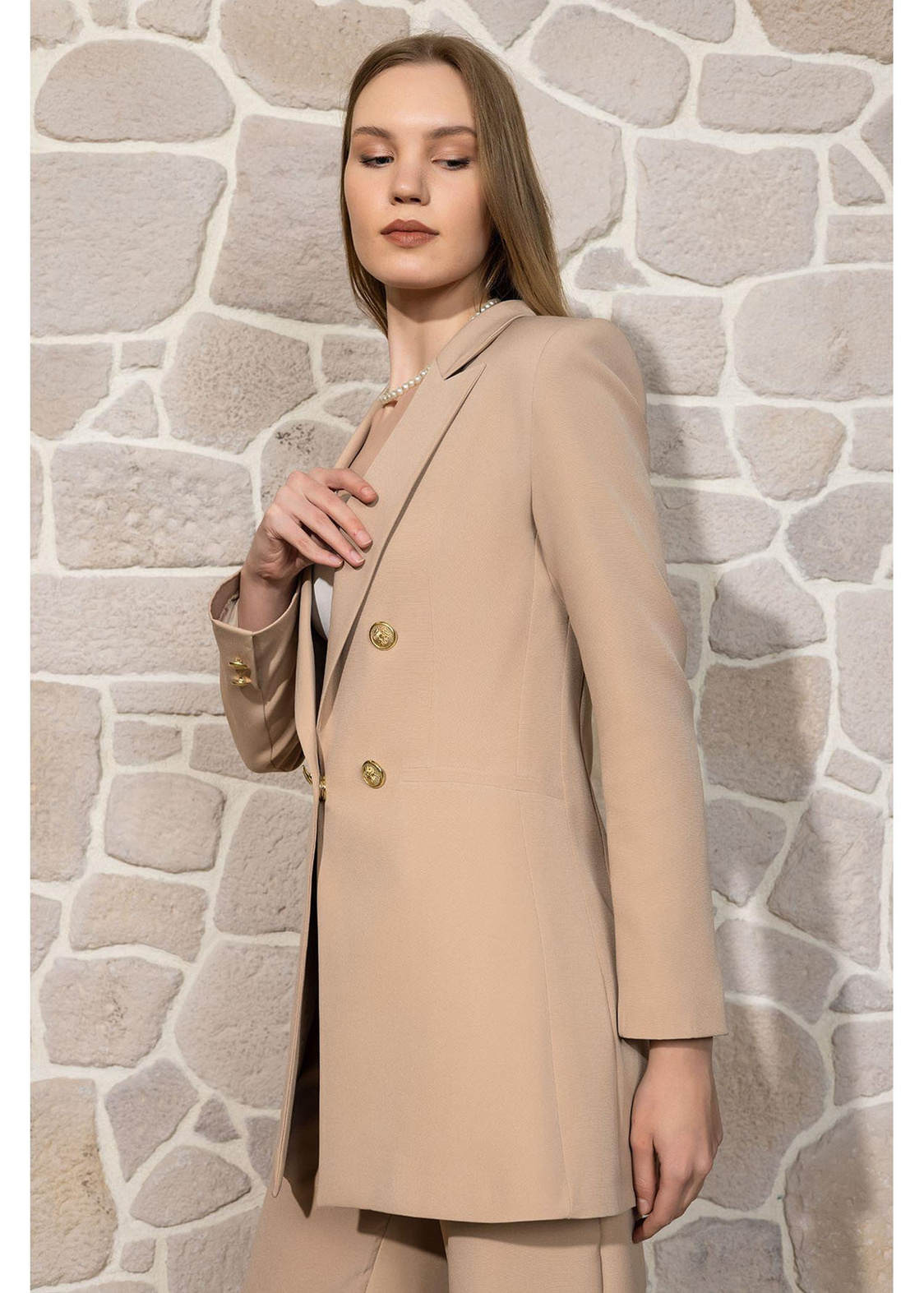 Düğmeli Atlas Ceket-Bej