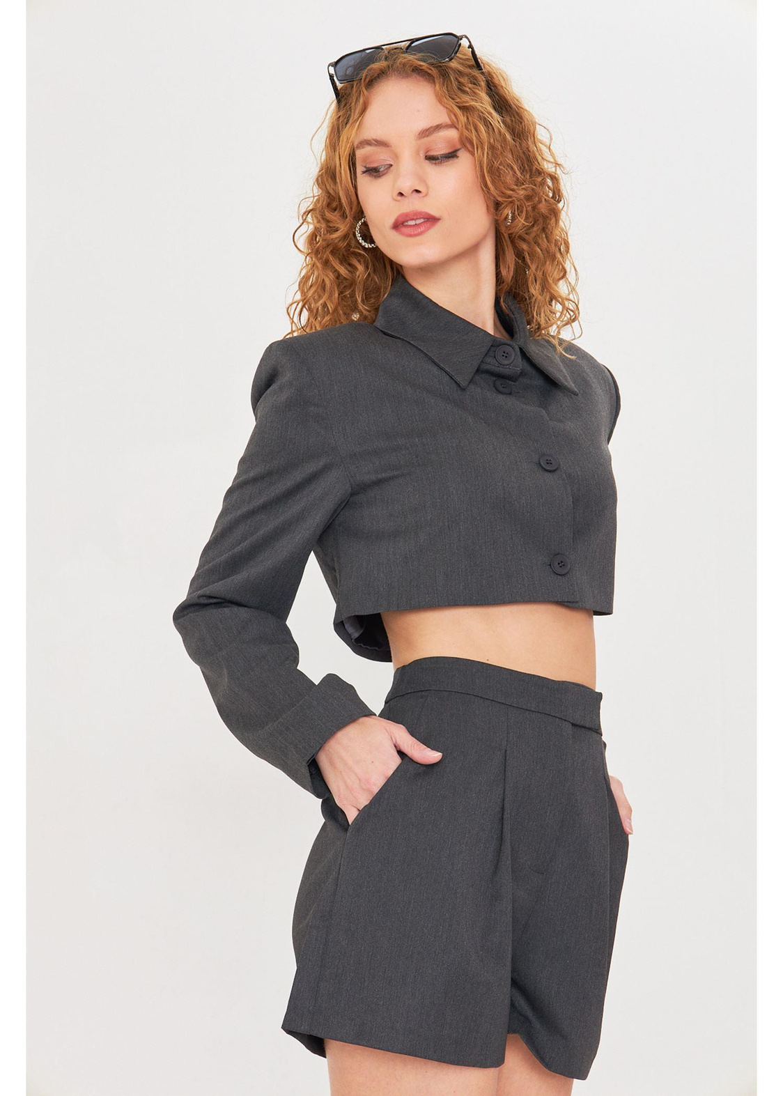 Düğmeli Crop Blazer Ceket