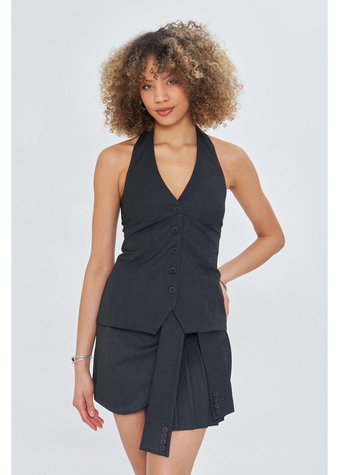 Düğmeli Halter Yaka Yelek