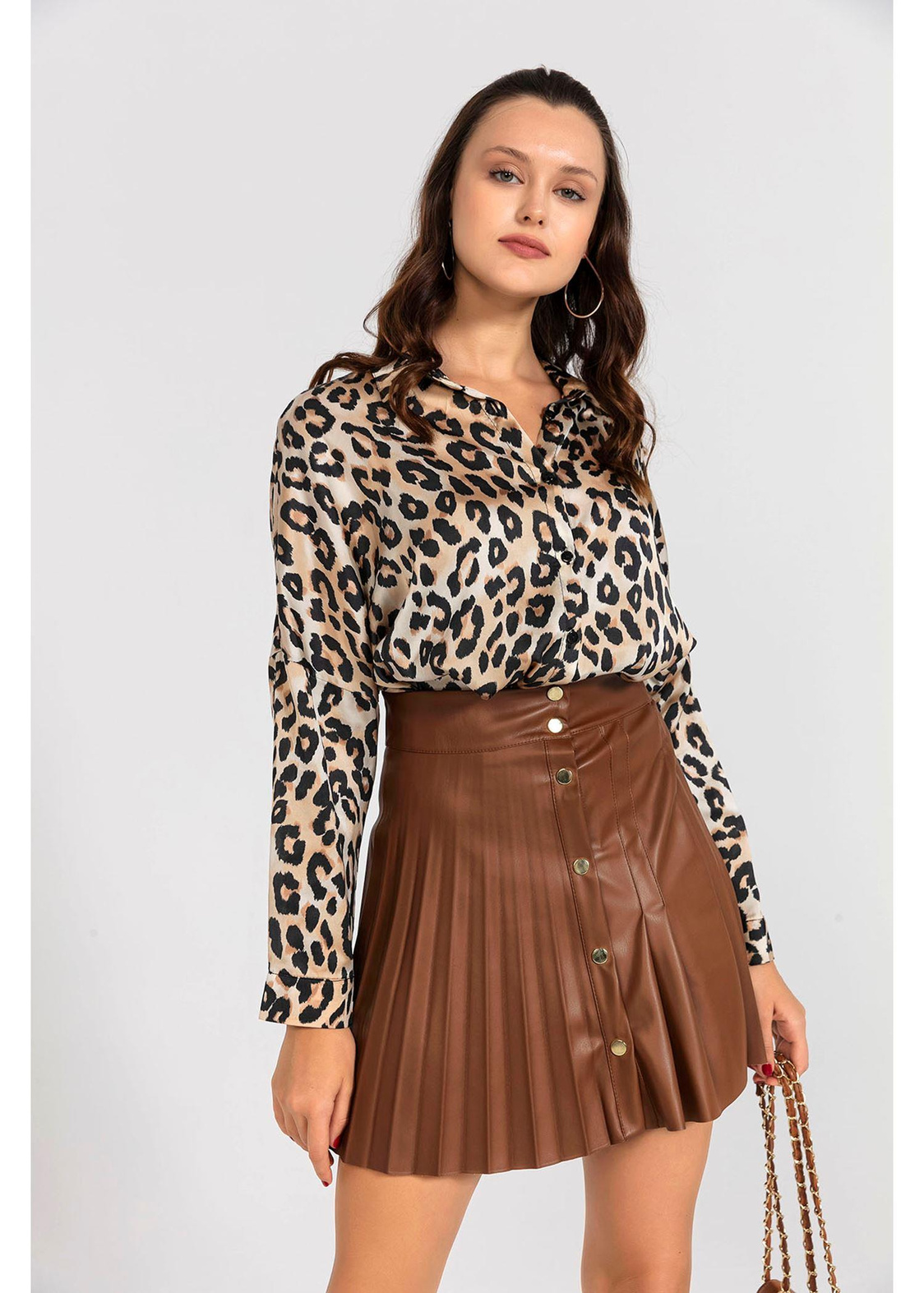 Düşük Kol Saten Leopar Gömlek