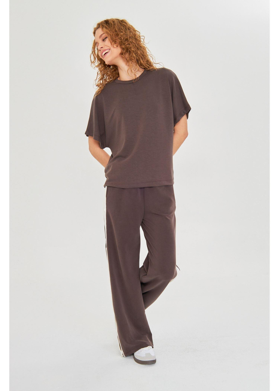 Düşük Omuz Dalgıç T-shirt