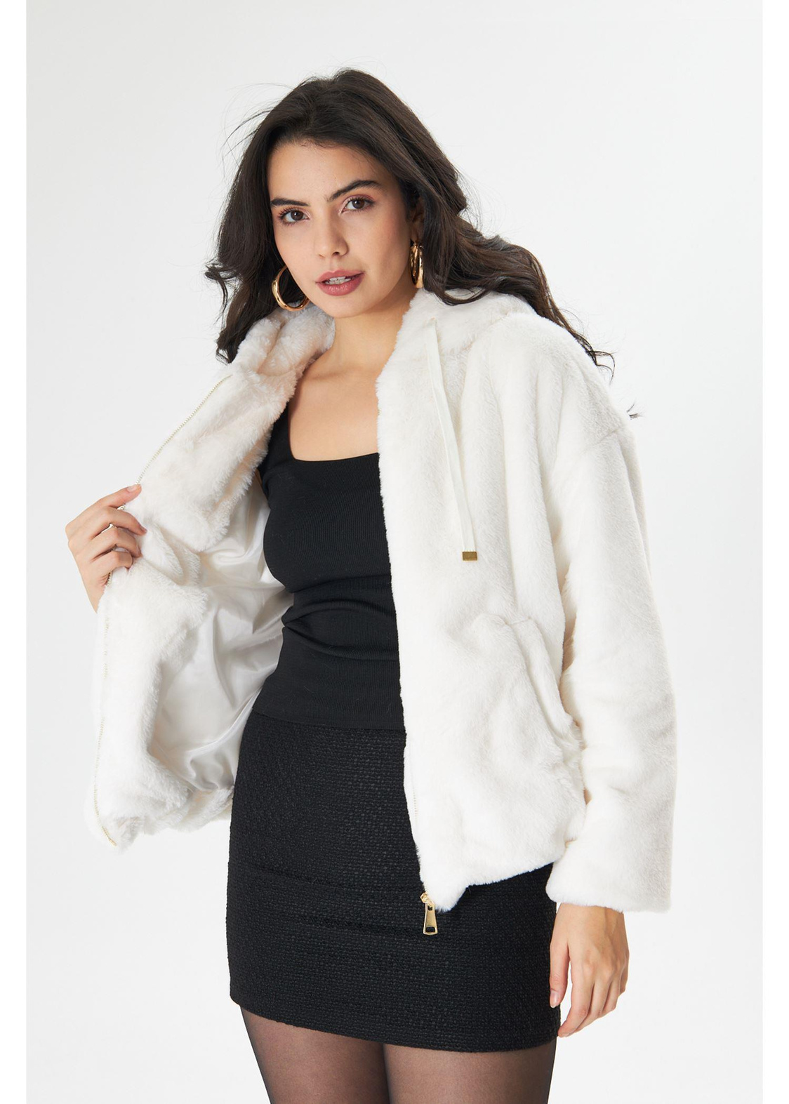 Etek Ucu Lastikli Kapüşonlu Peluş Mont