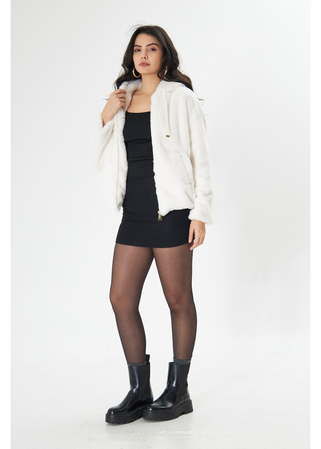 Etek Ucu Lastikli Kapüşonlu Peluş Mont