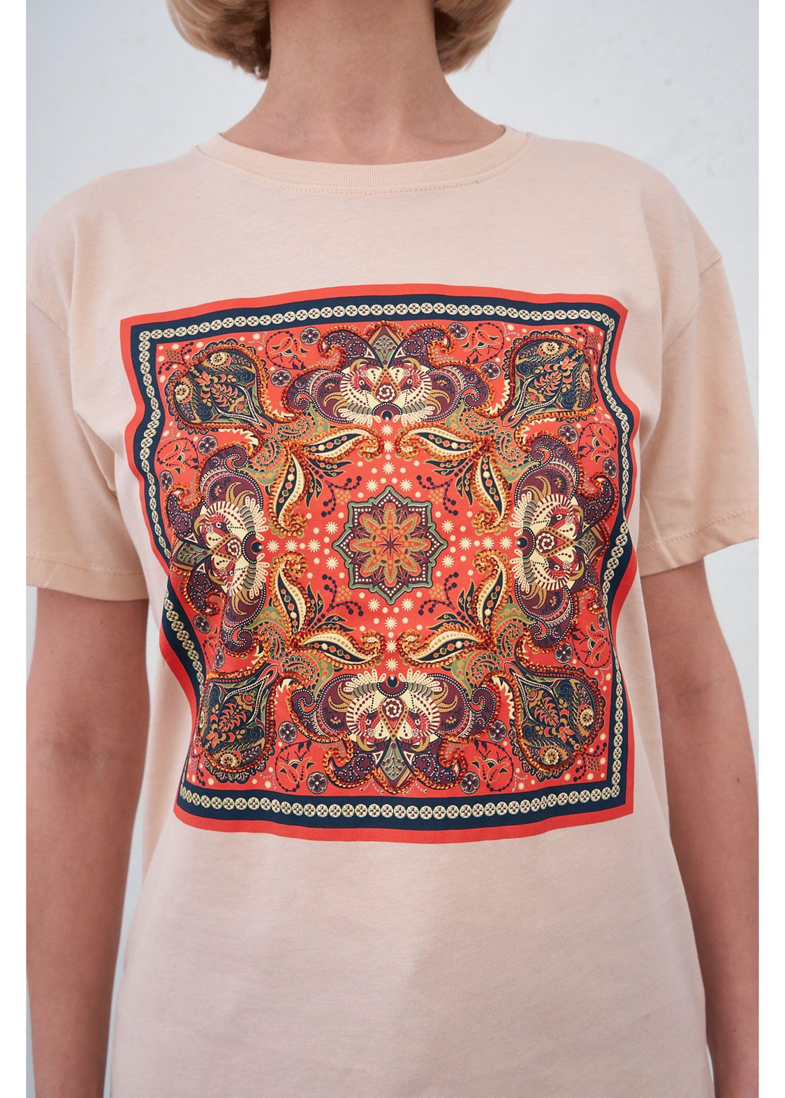 Etnik Desen Baskılı T-shirt-Vizon