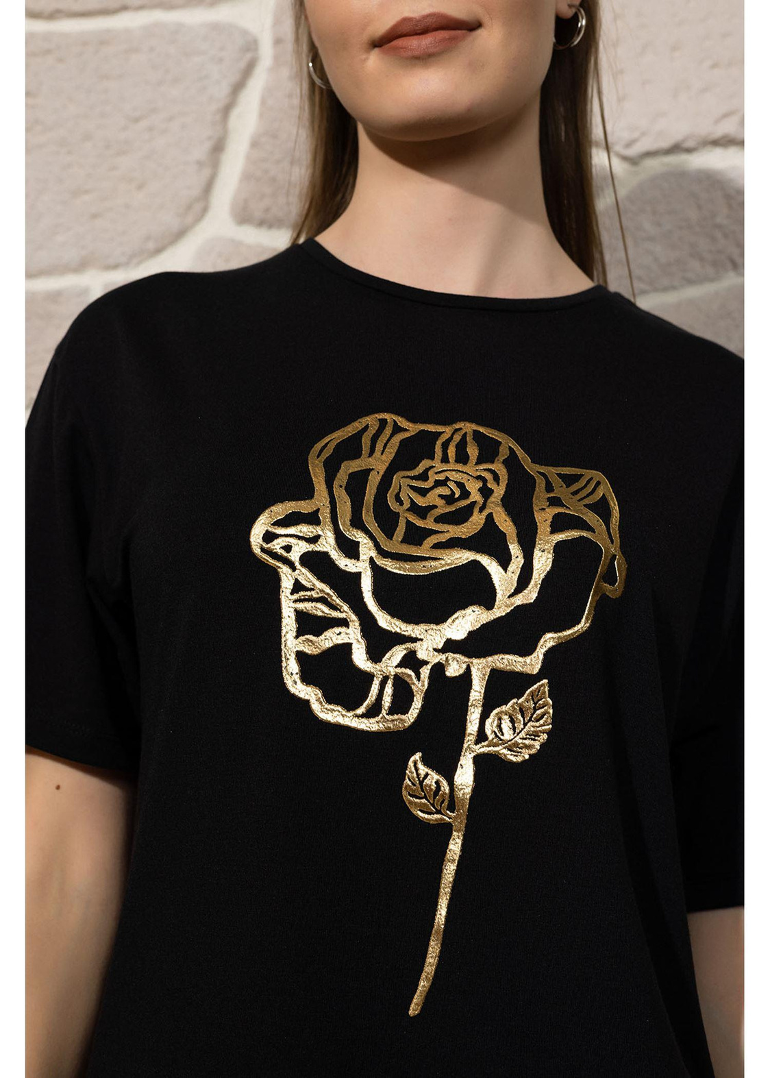 Gül Baskılı Basic T-shirt-Siyah