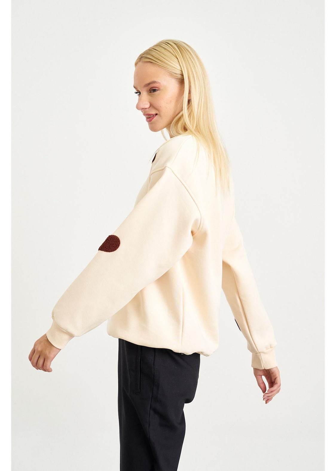 Kalp Baskılı Sweatshirt-Bej