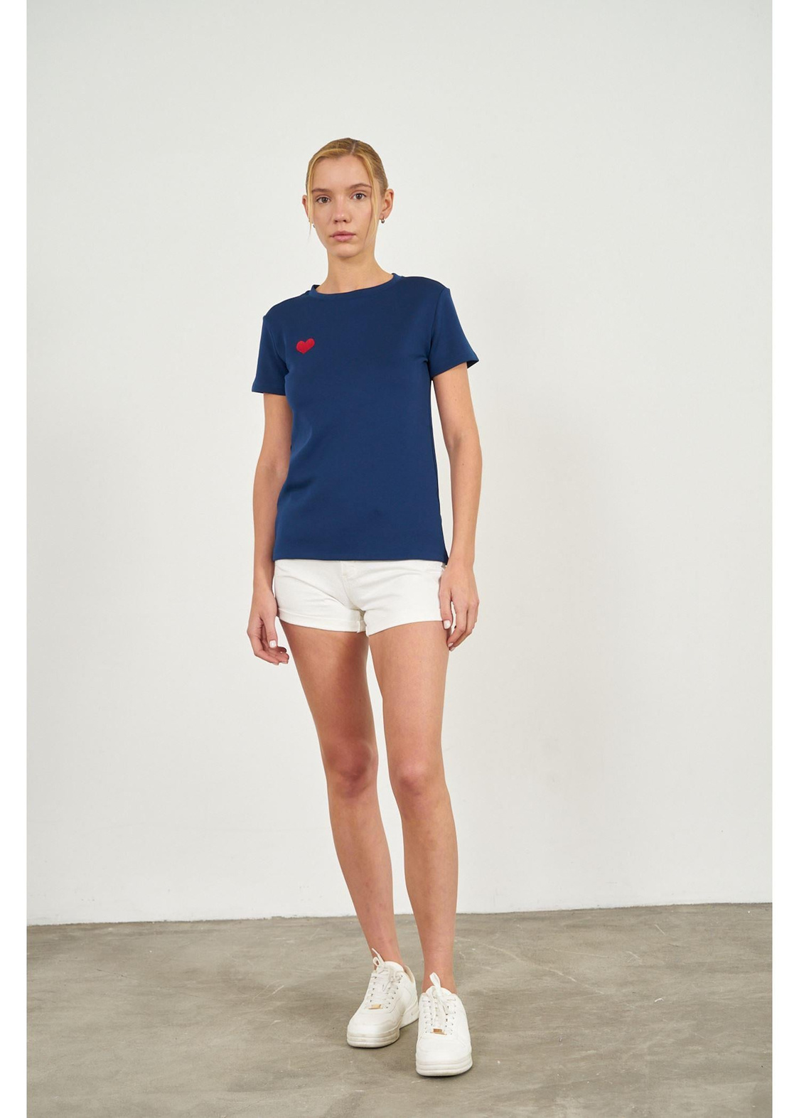 Kalp Nakışlı Kısa Kol Dalgıç T-shirt-Lacivert
