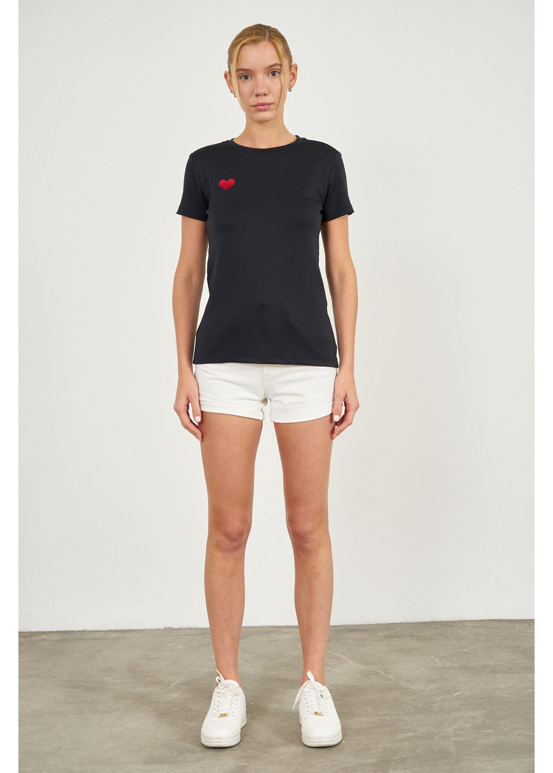 Kalp Nakışlı Kısa Kol Dalgıç T-shirt-Siyah