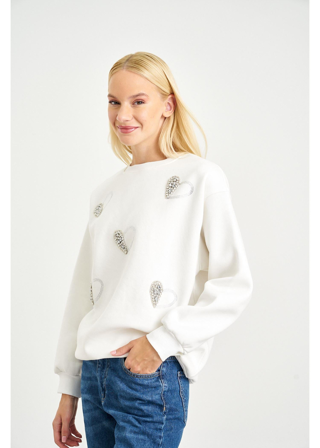 Kalp Nakışlı Taşlı Sweatshirt-Ekru