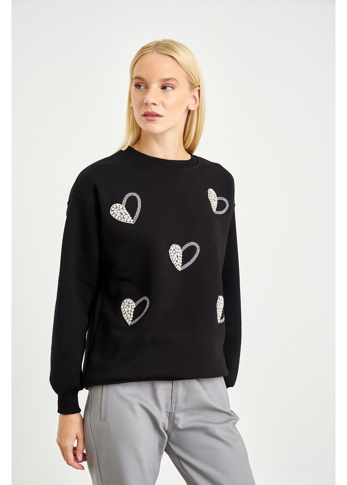 Kalp Nakışlı Taşlı Sweatshirt-Siyah