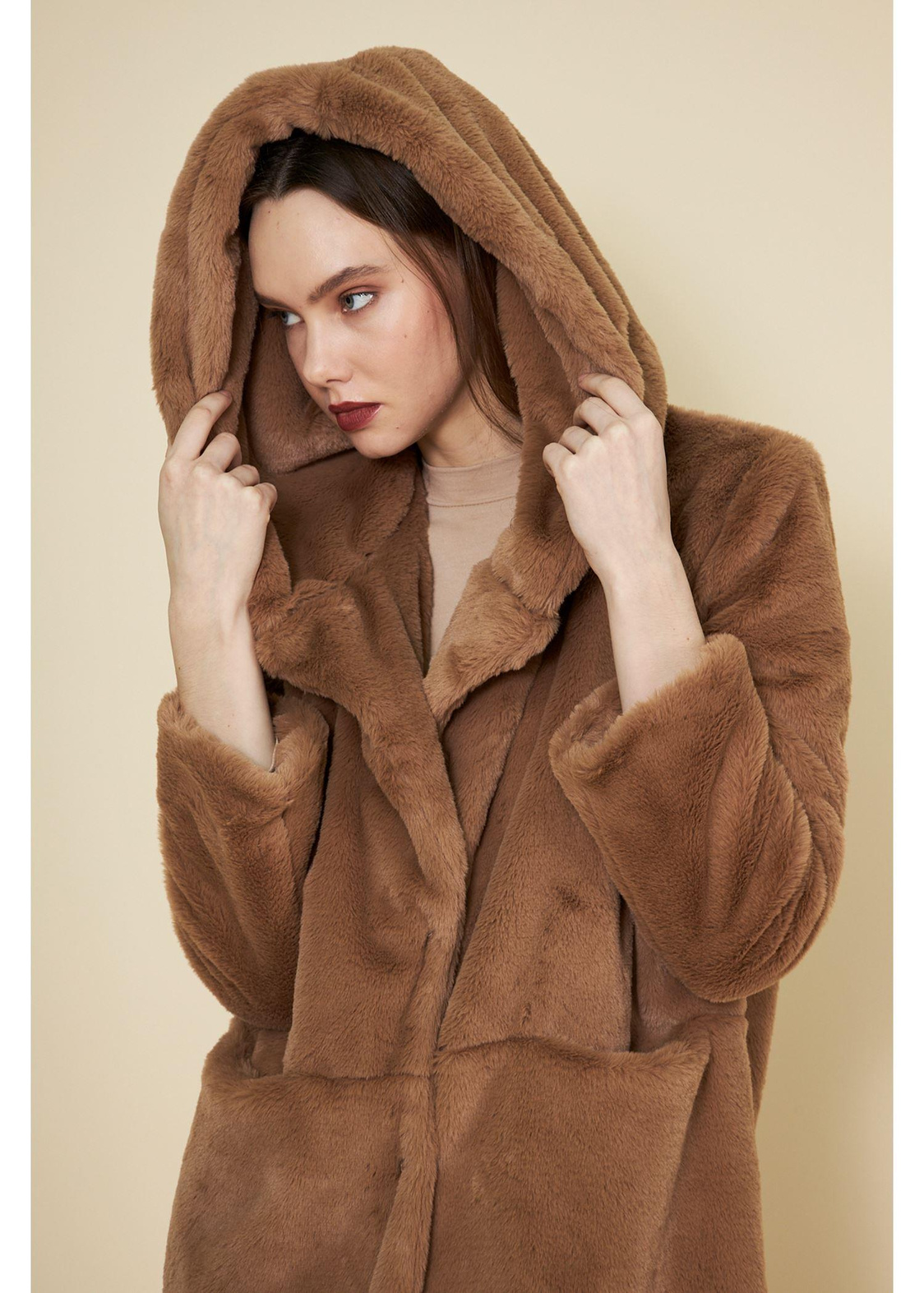 Kapüşonlu Cepli Peluş Kaban-Camel