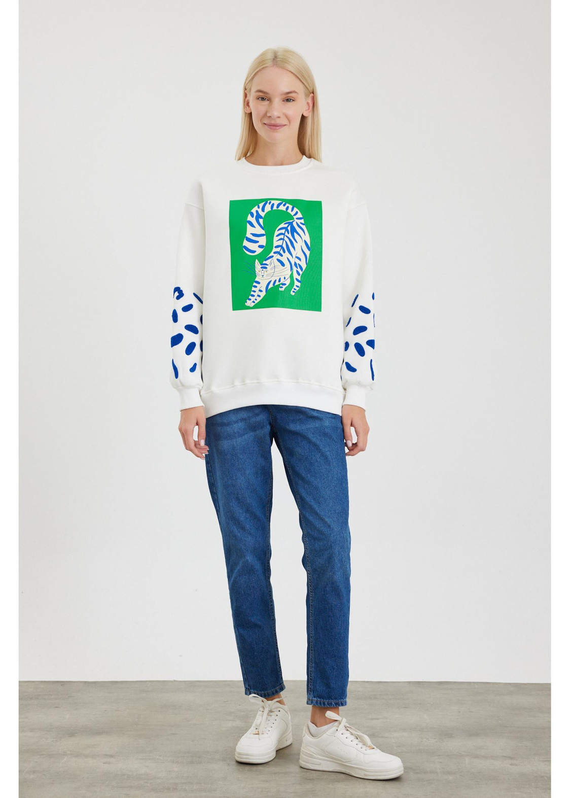 Kedi Baskılı Kol Detaylı Sweatshirt-Ekru