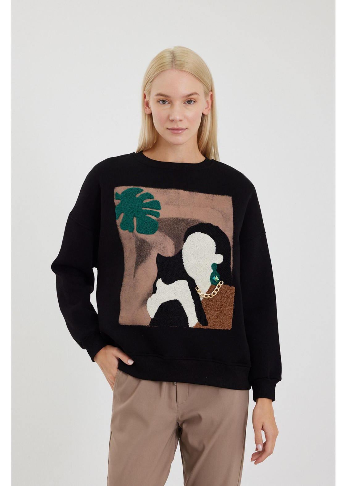 Kedi ve Kadın Figürlü Sweatshirt-Siyah