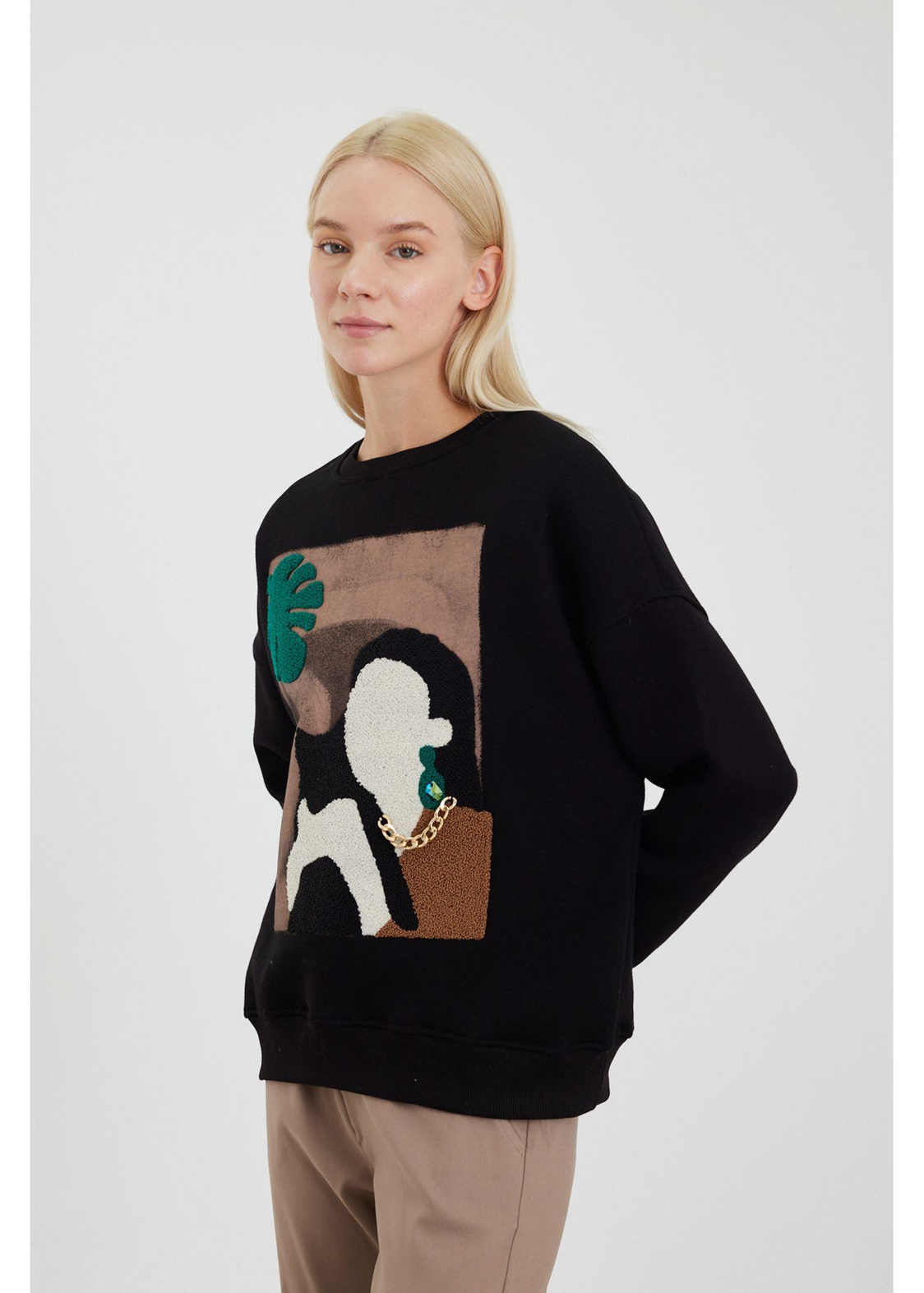 Kedi ve Kadın Figürlü Sweatshirt-Siyah