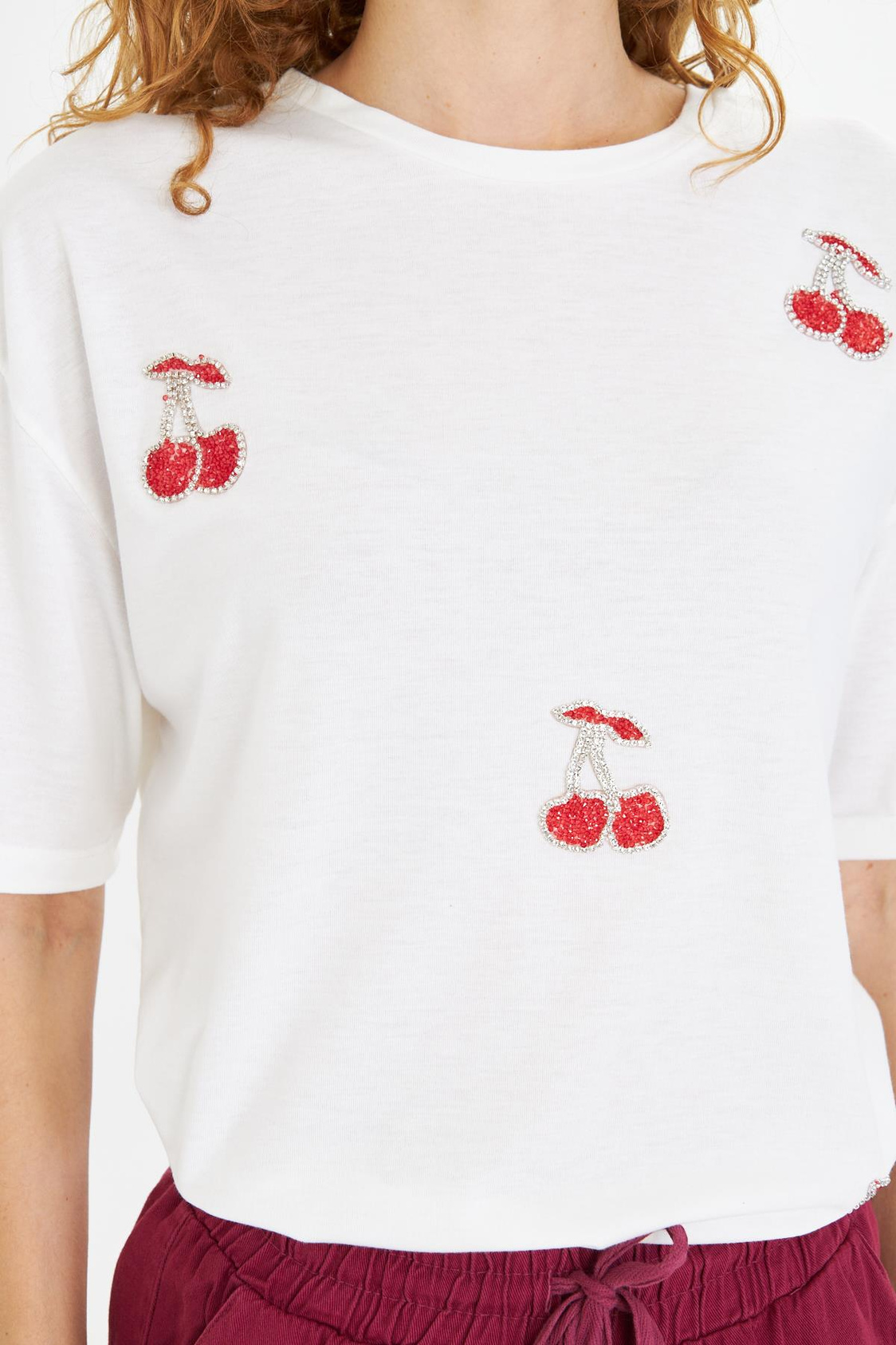 Kiraz İşlemeli Taşlı T-shirt