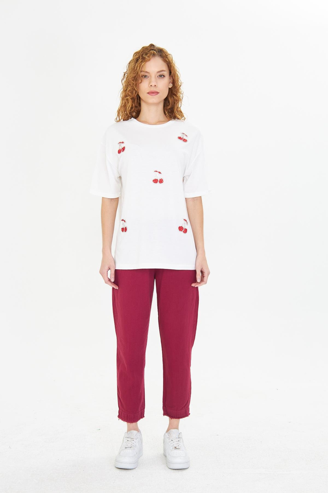 Kiraz İşlemeli Taşlı T-shirt