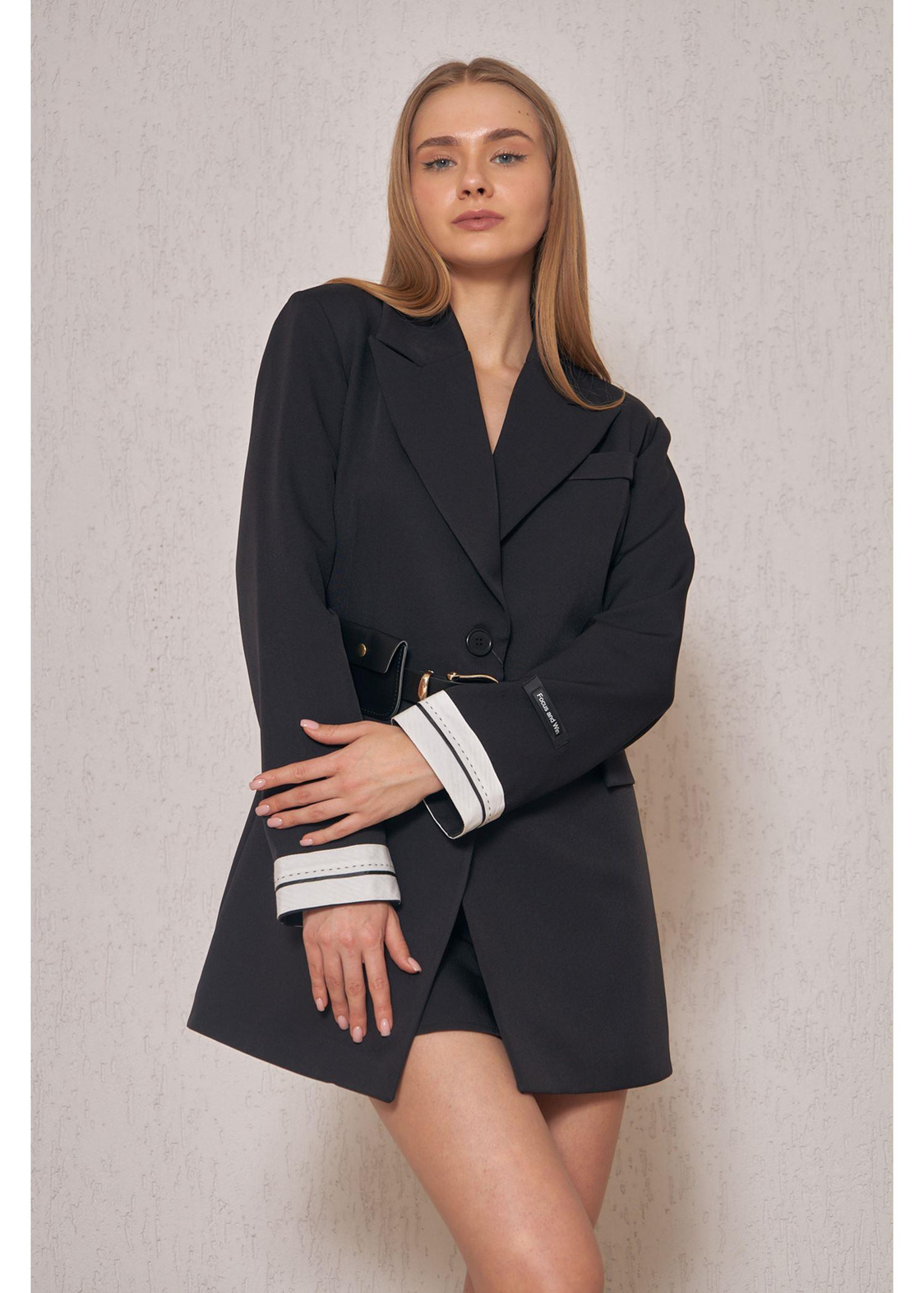 Kol Ağzı Garnili Kemerli Atlas Ceket-Siyah