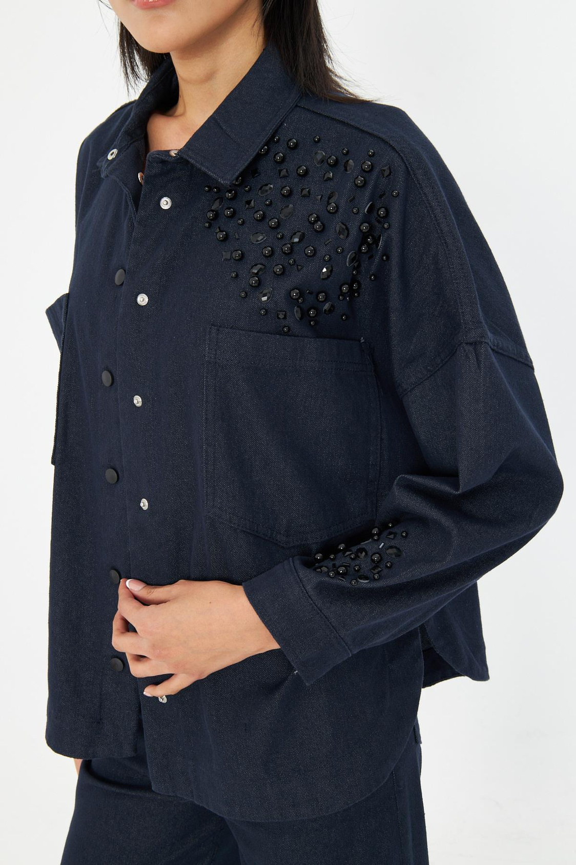 Kolları ve Önü Taşlı Denim Gömlek