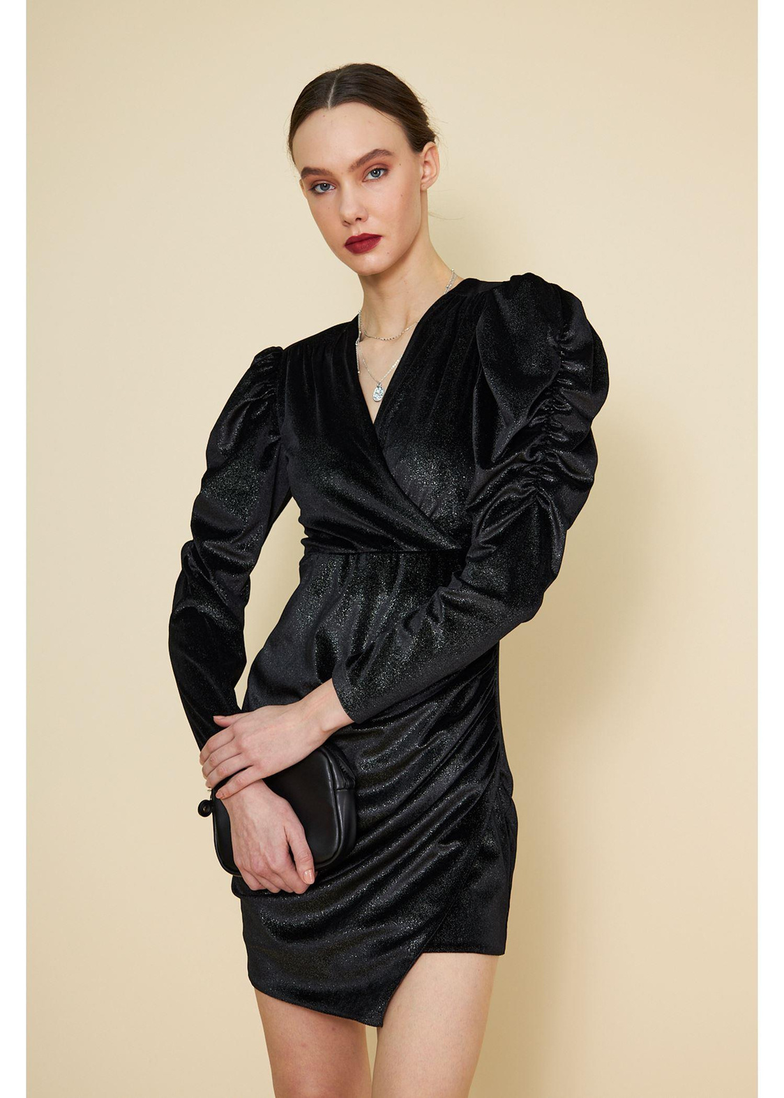 Kolu Büzgülü Simli Elbise-Siyah