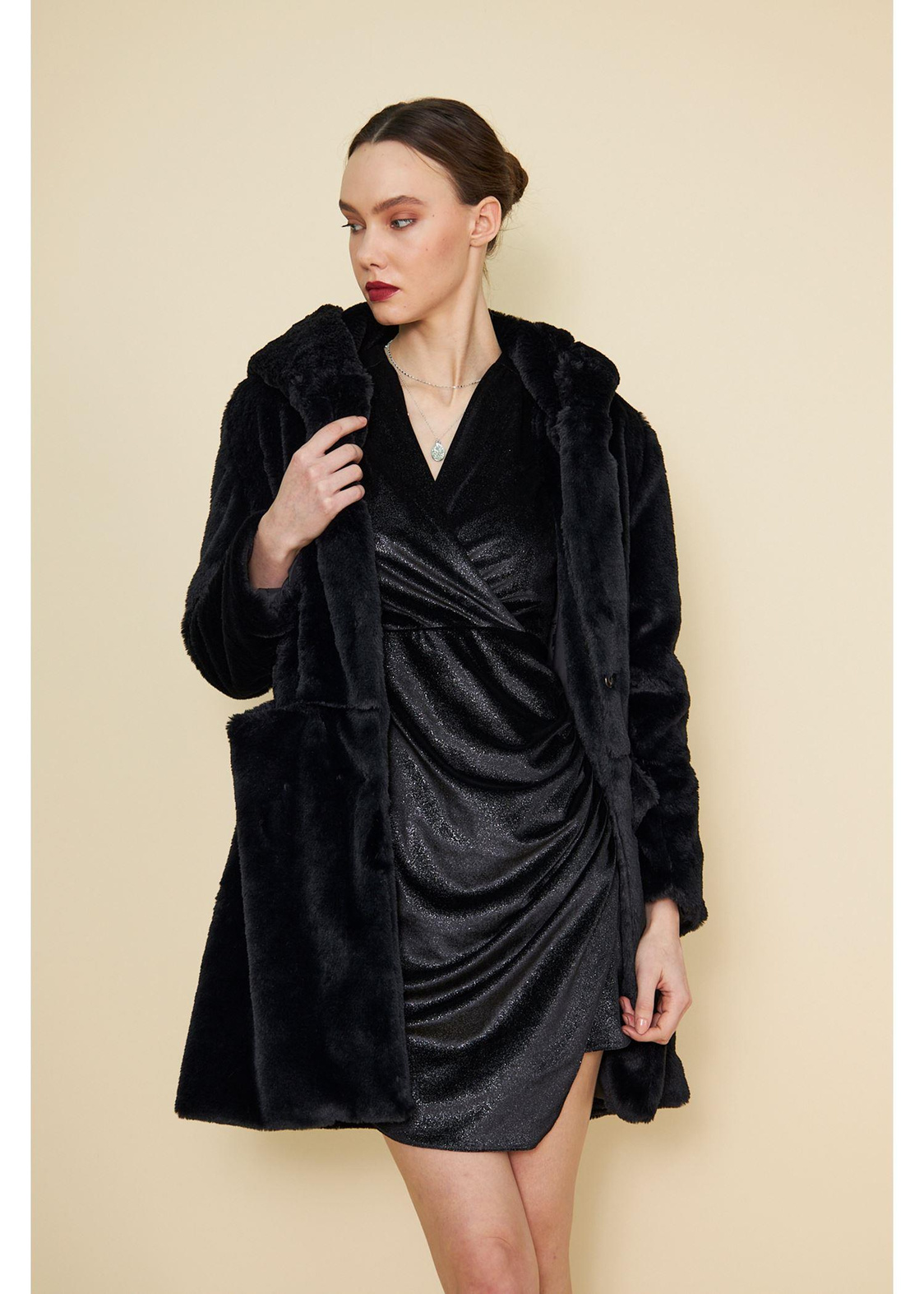 Kolu Büzgülü Simli Elbise-Siyah