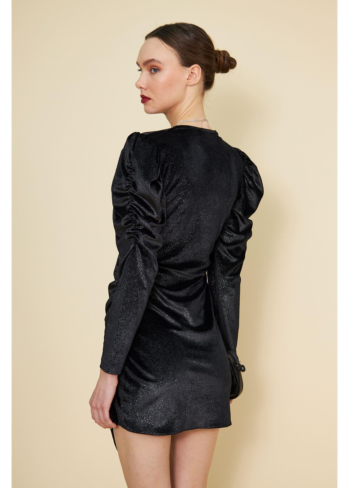 Kolu Büzgülü Simli Elbise-Siyah