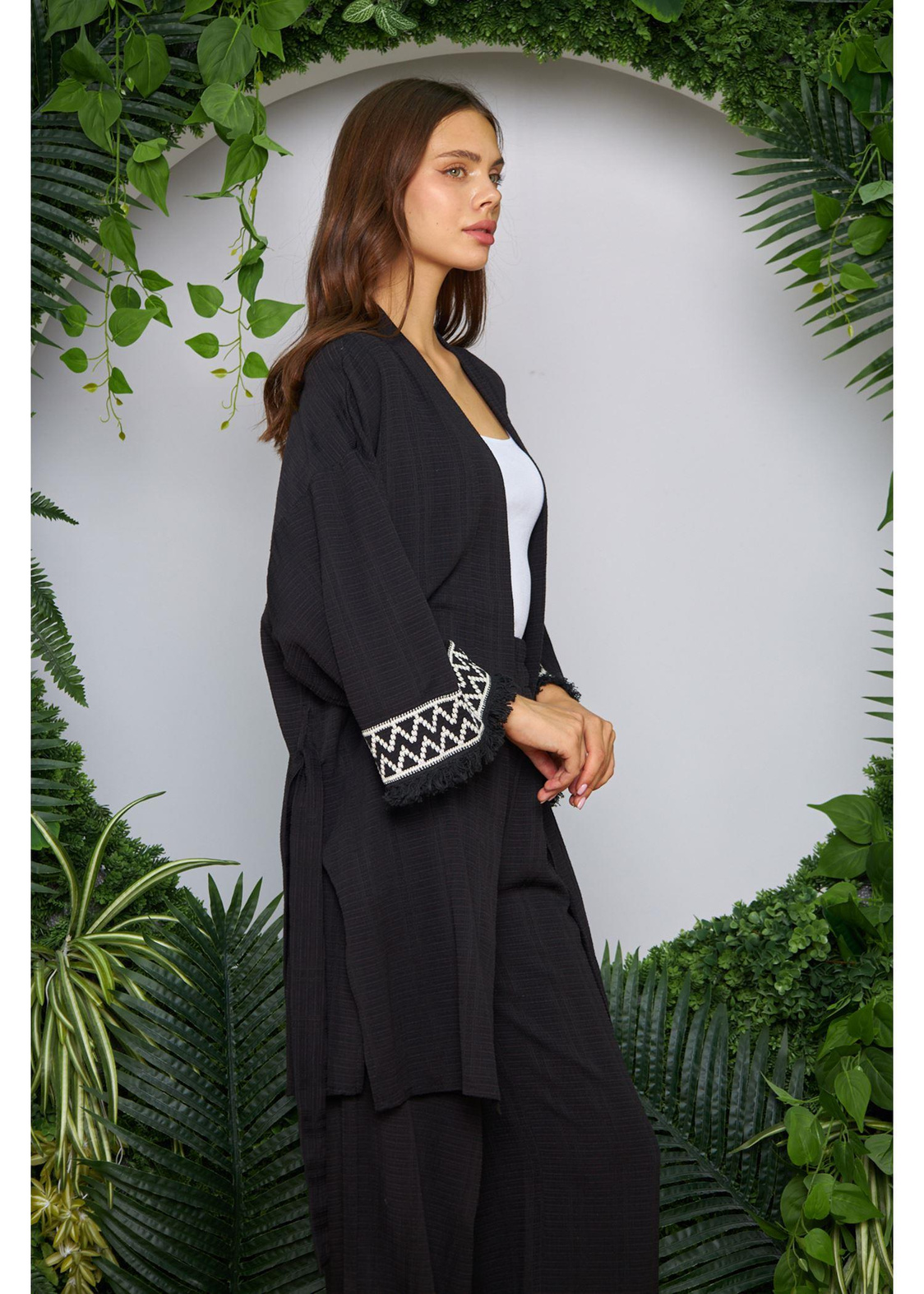 Kolu Nakışlı Krınkıl Keten Kimono-Siyah