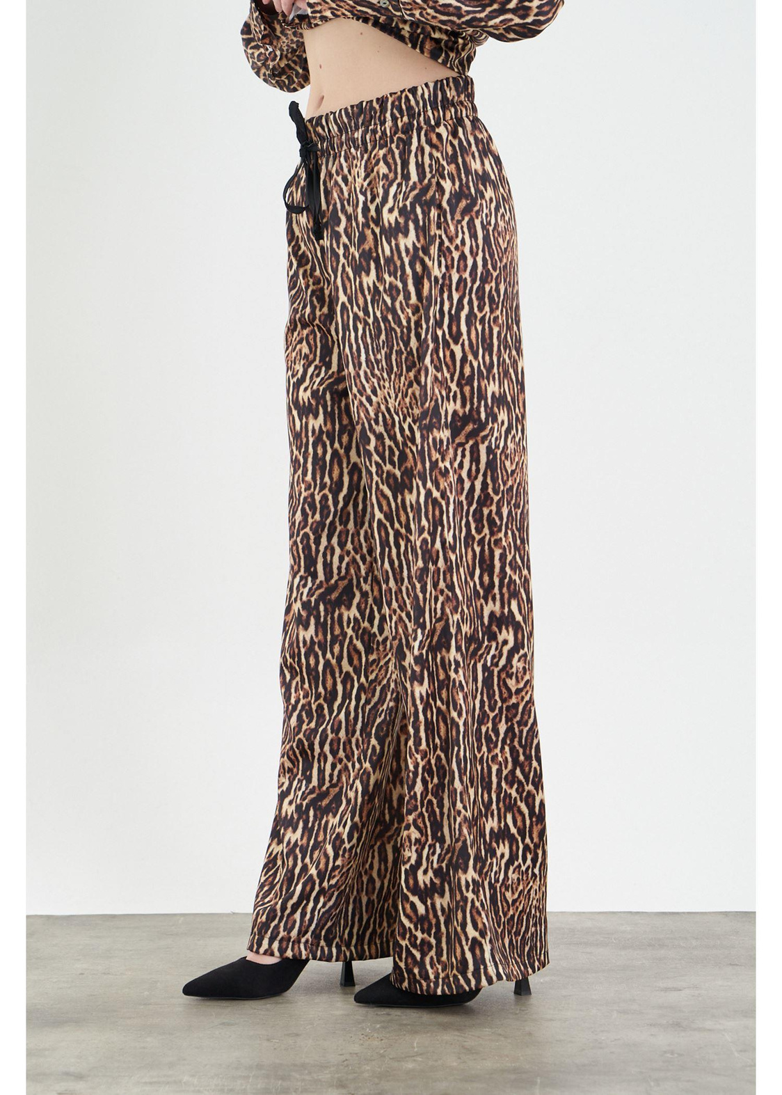 Leopar Desen Lastikli Saten Pantolon