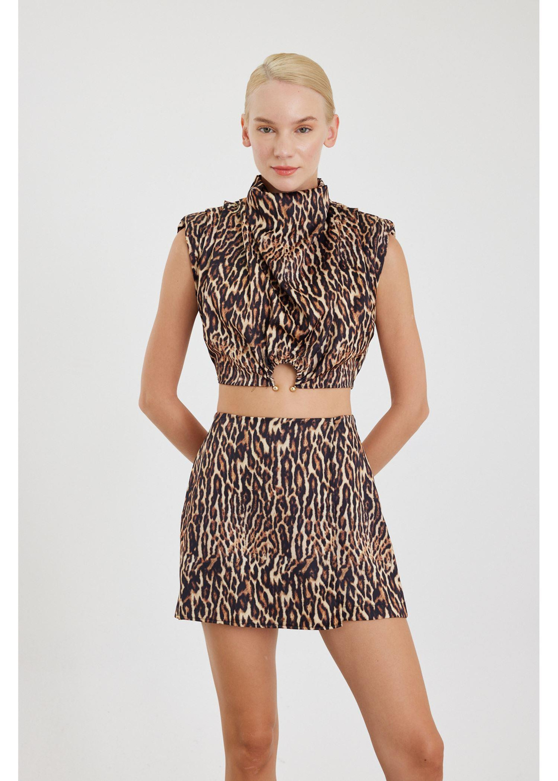 Leopar Desen Vatkalı Saten Bluz-Vizon