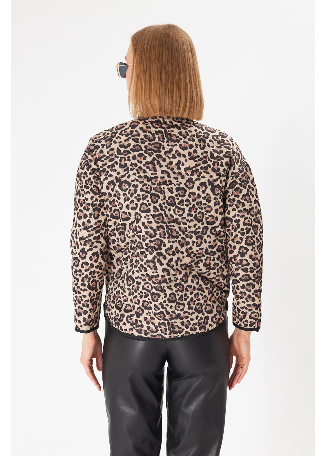 Leopar Desenli Kapitone Ceket