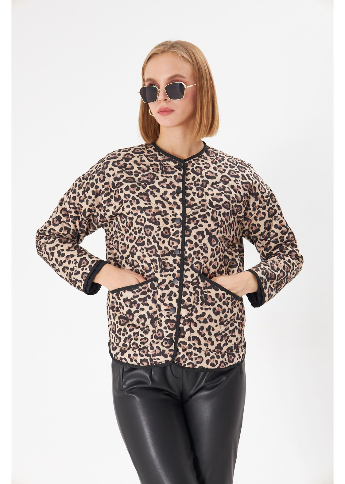 Leopar Desenli Kapitone Ceket