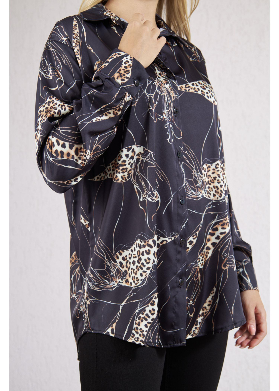 Leopar Desenli Saten Gömlek-Siyah