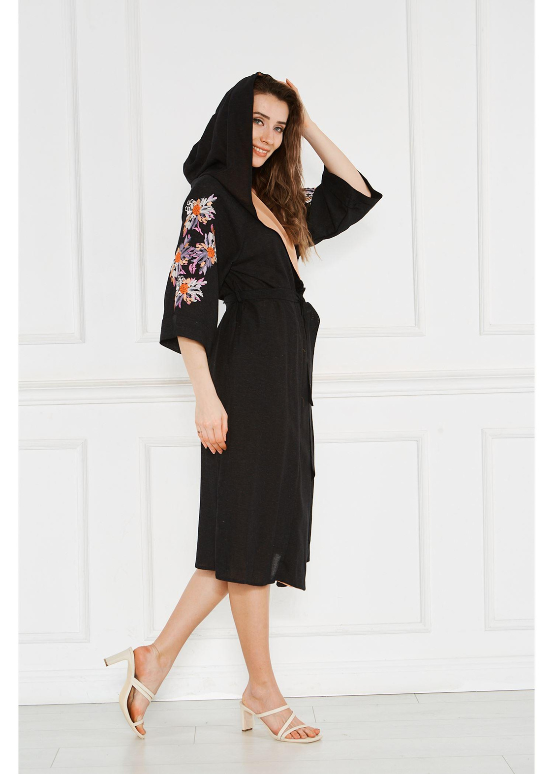 Nakışlı Kapşonlu Kimono-Siyah