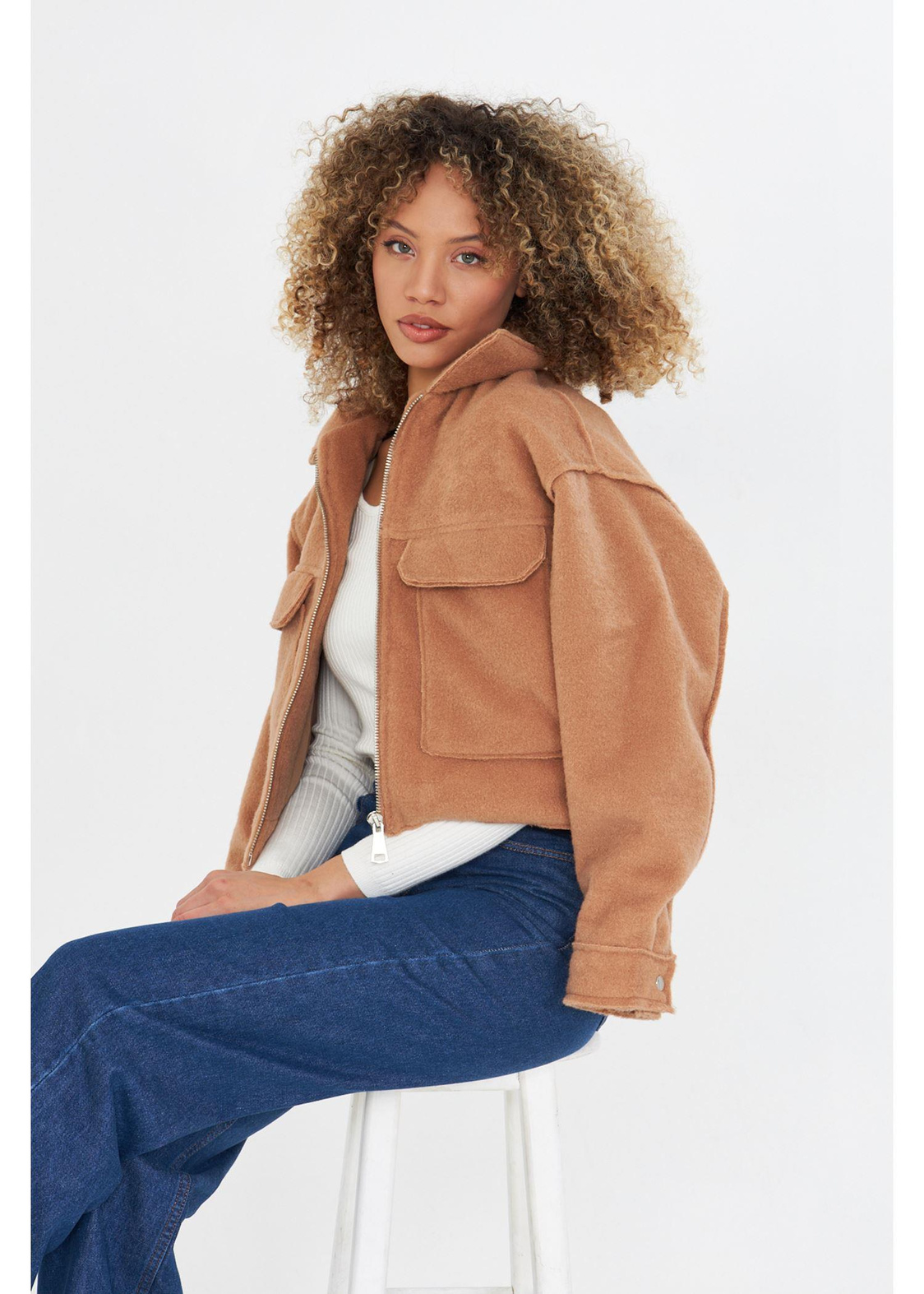 Önü Cepli Kısa Kaşe Ceket