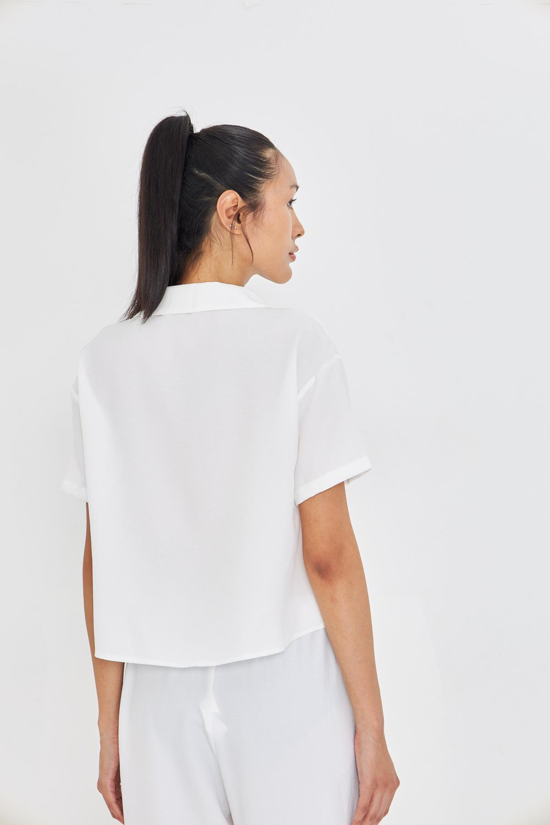 Önü Cepli Kısa Keten Görünümlü Gömlek