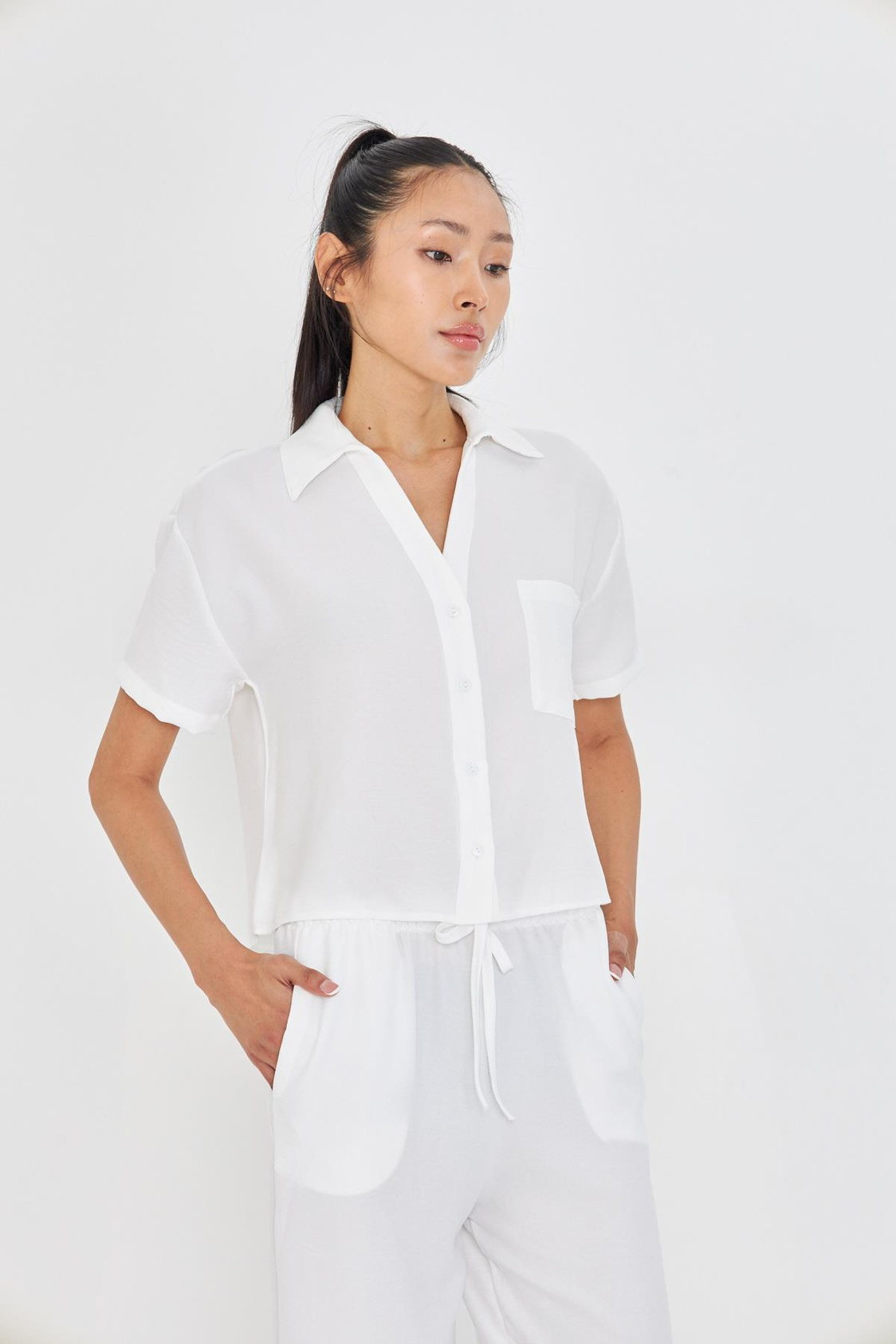 Önü Cepli Kısa Keten Görünümlü Gömlek