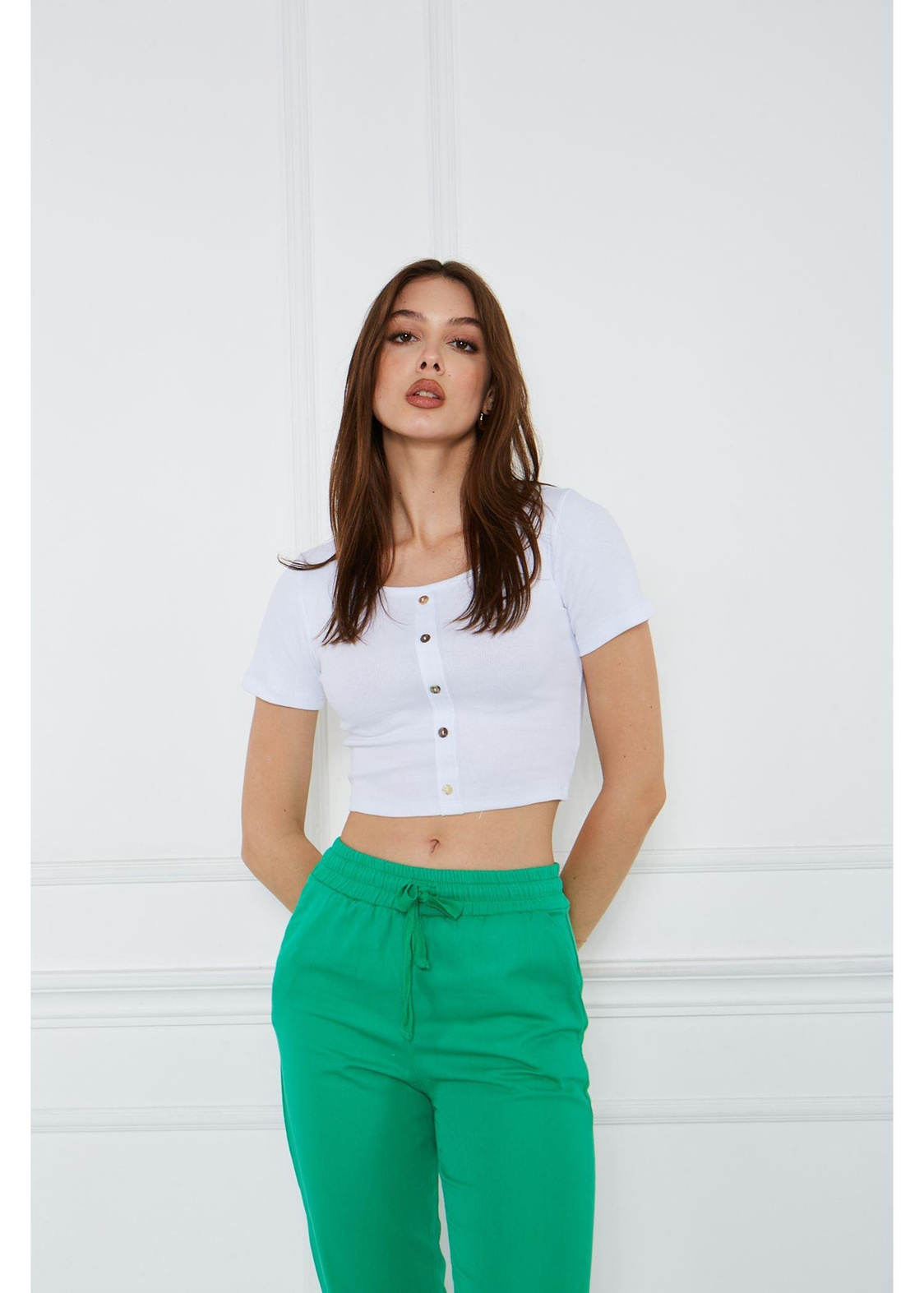 Önü Düğme Detaylı Crop Tshirt-Beyaz