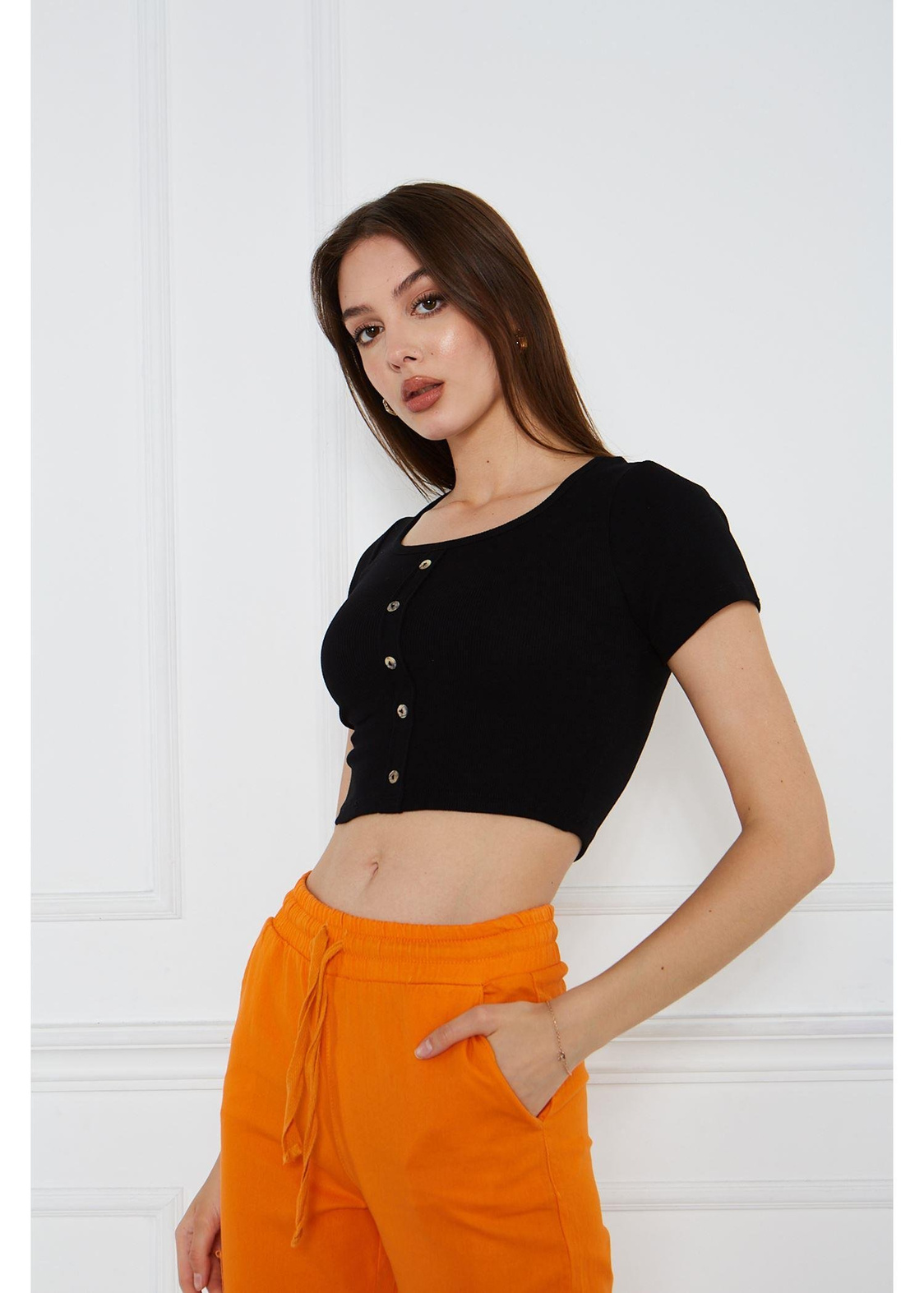 Önü Düğme Detaylı Crop Tshirt-Siyah
