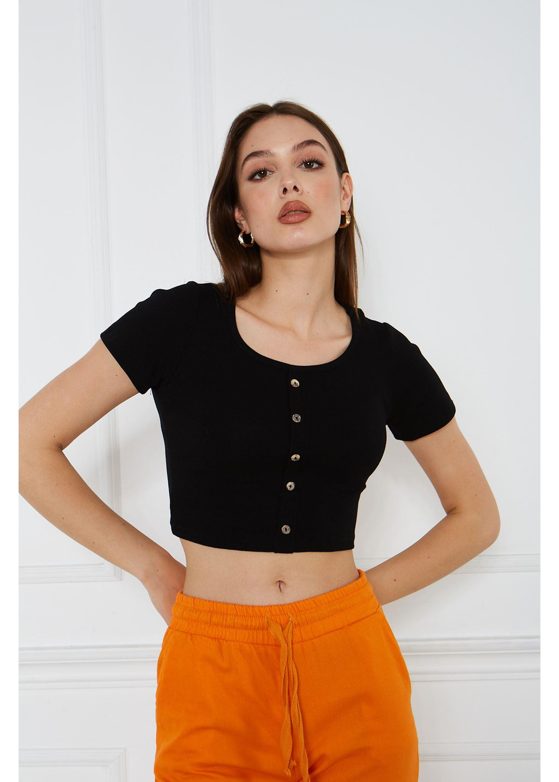 Önü Düğme Detaylı Crop Tshirt-Siyah