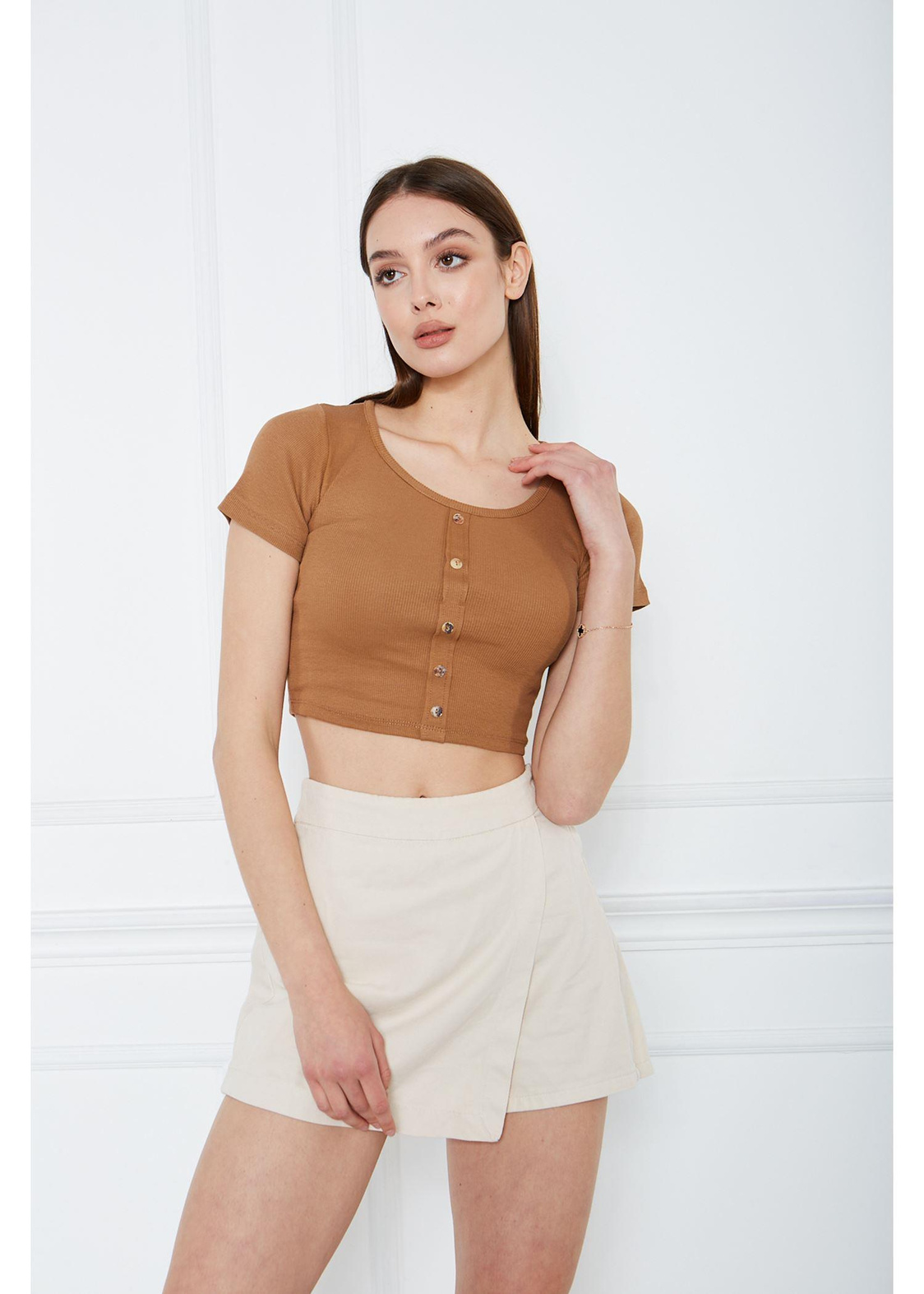 Önü Düğme Detaylı Crop Tshirt-Vizon