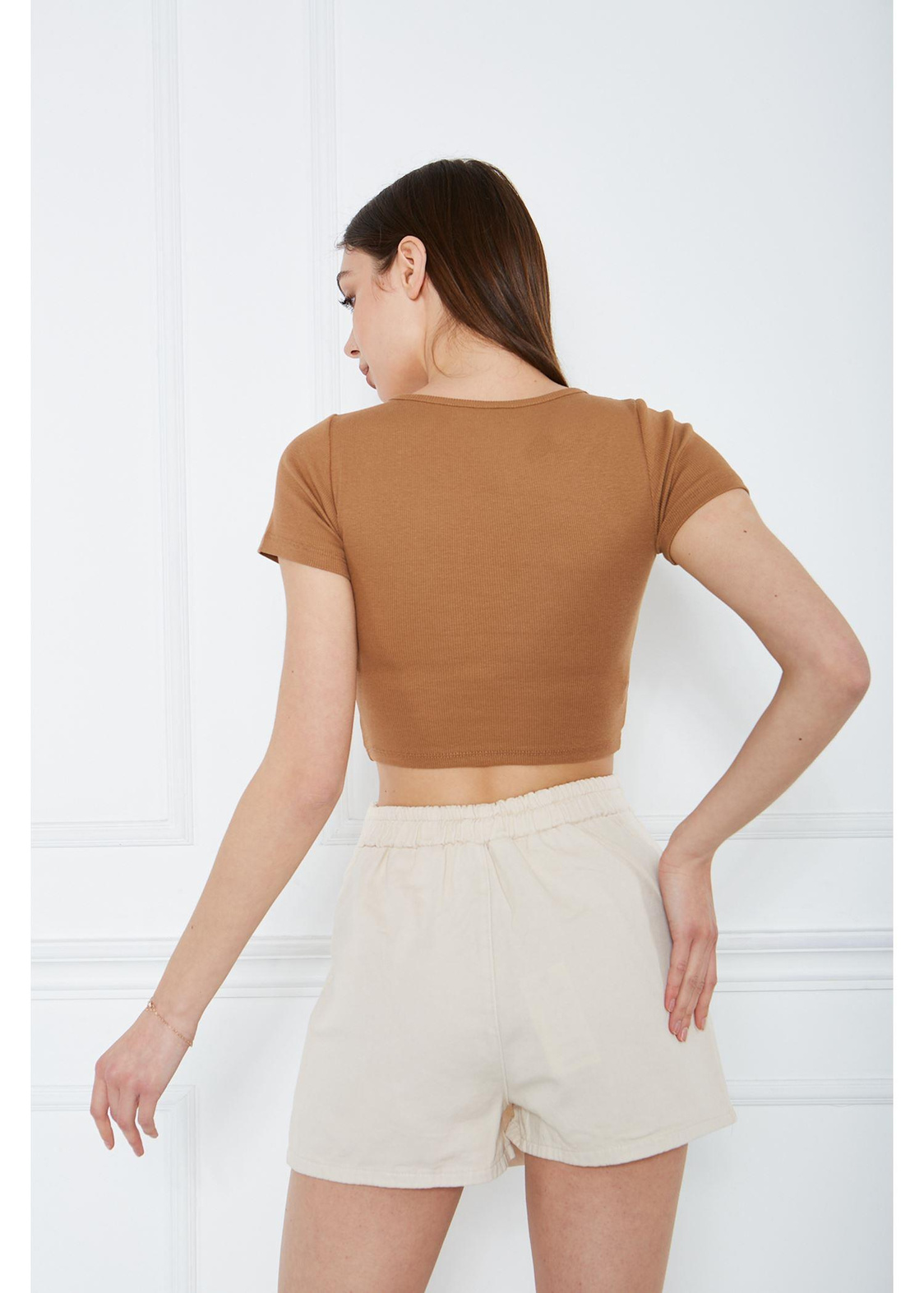 Önü Düğme Detaylı Crop Tshirt-Vizon