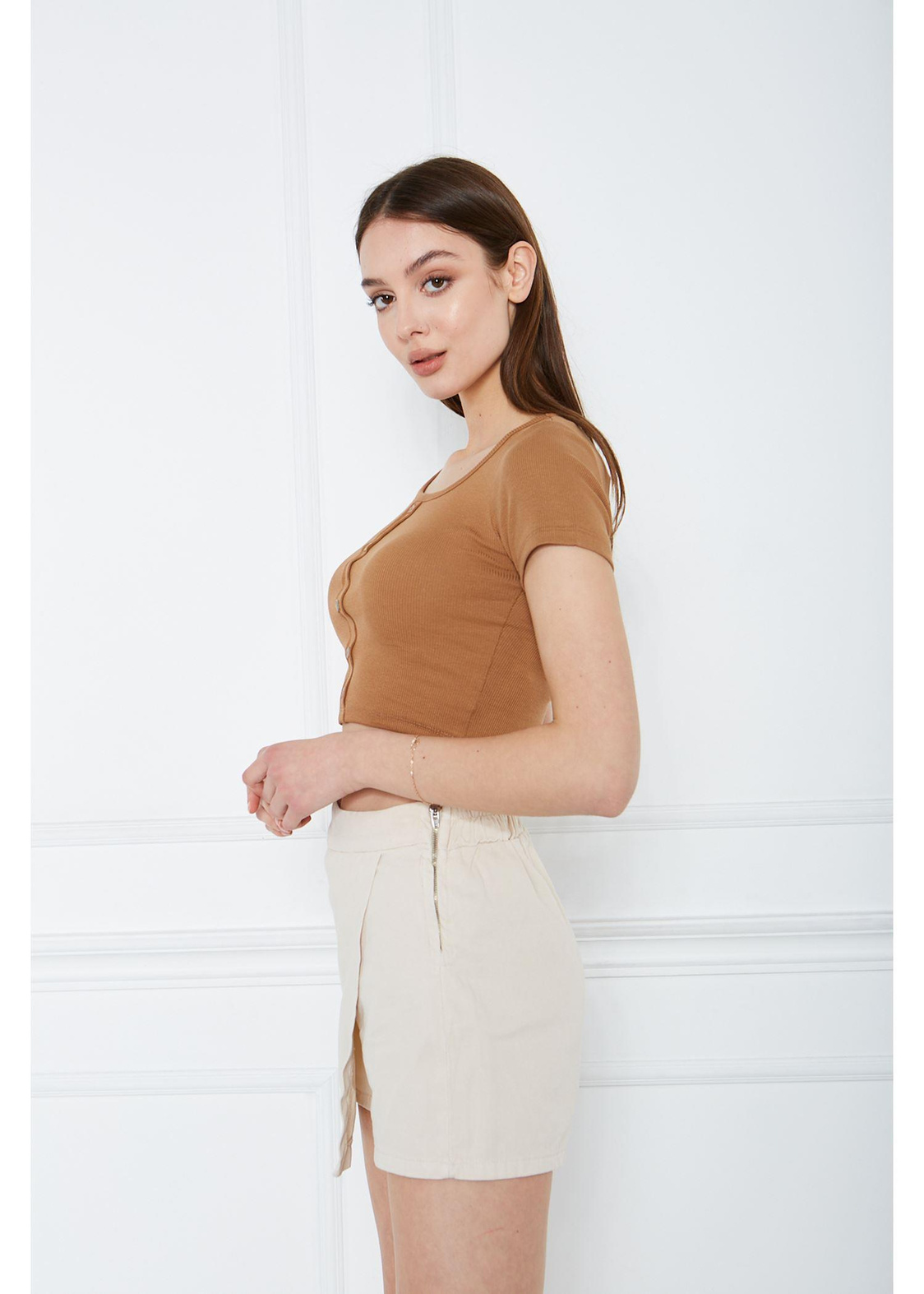 Önü Düğme Detaylı Crop Tshirt-Vizon