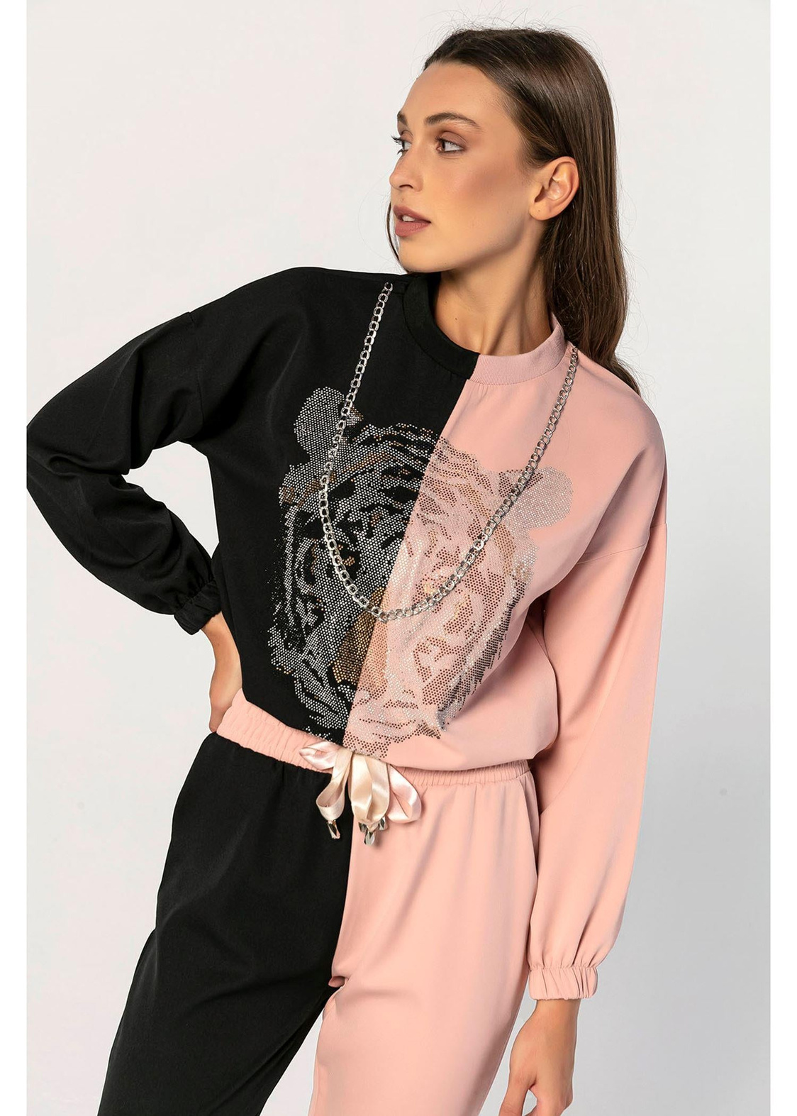 Önü Leopar Taşlı, Zincirli İki Renkli Sweatshirt-Siyah-Pudra